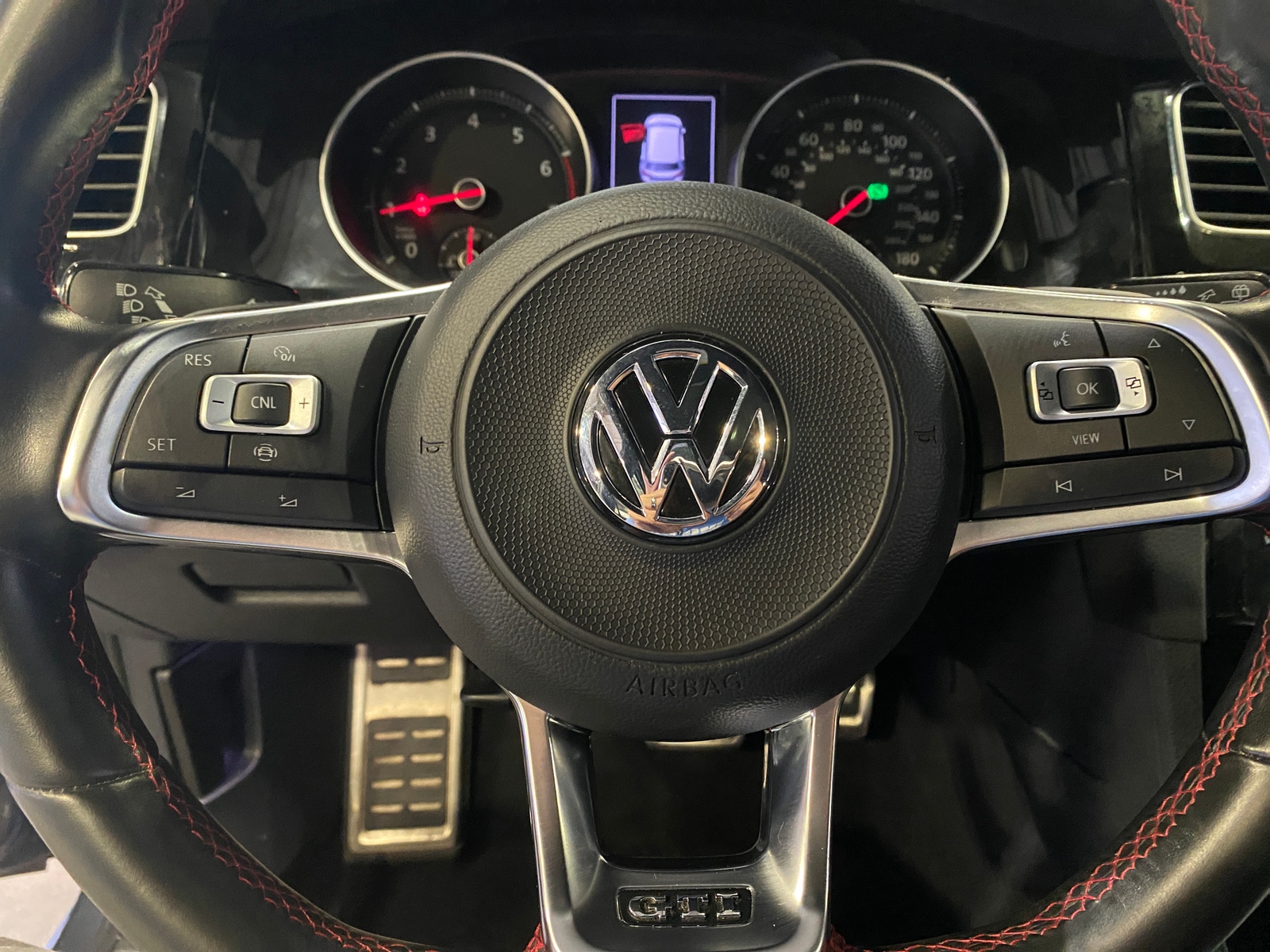 Thumbnail: 2019 Volkswagen Golf - 4