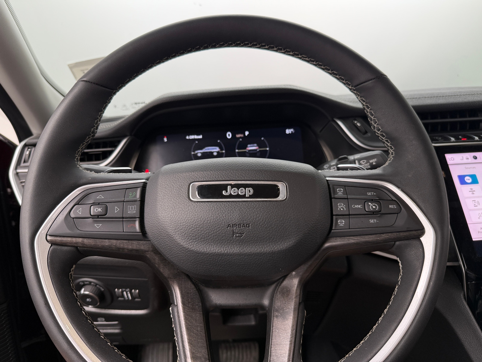 Thumbnail: 2023 Jeep Grand Cherokee L - 5