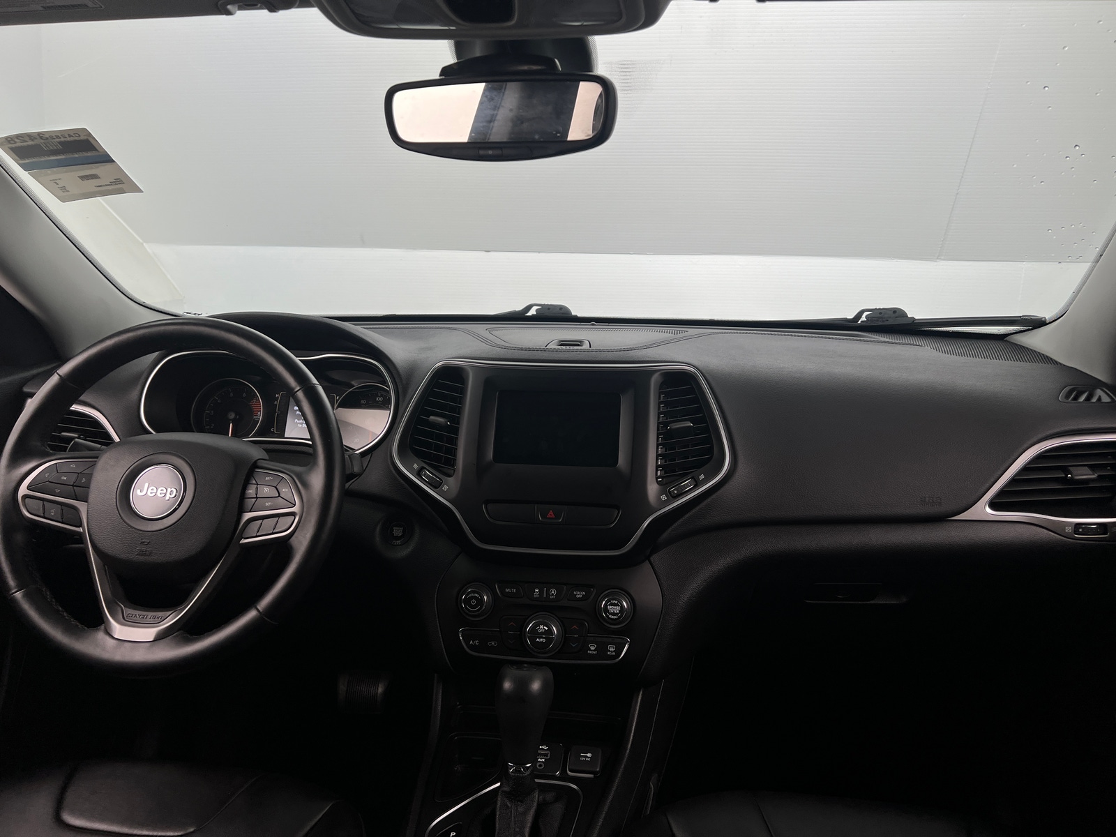 Thumbnail: 2019 Jeep Cherokee - 3