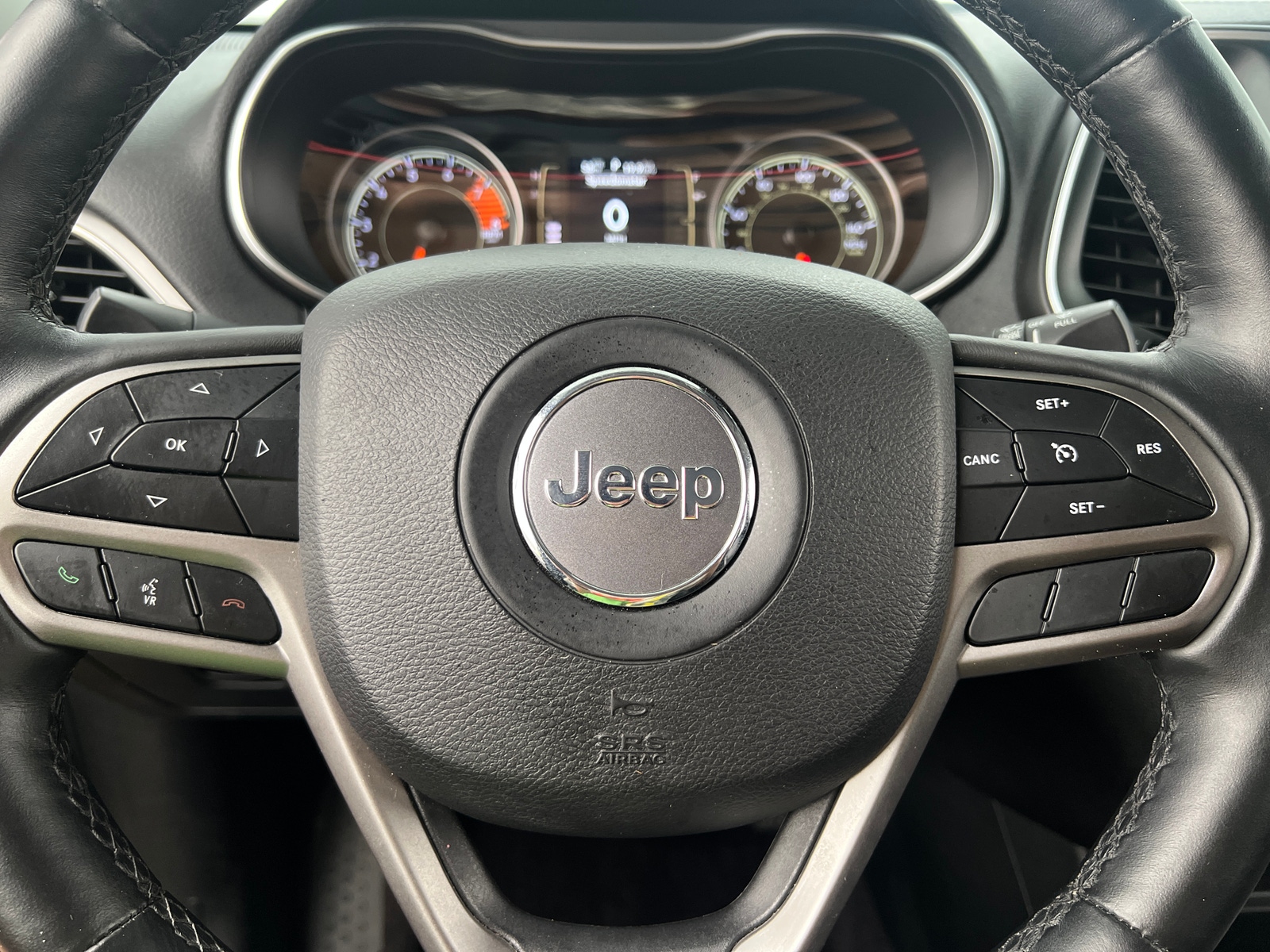 Thumbnail: 2019 Jeep Cherokee - 5