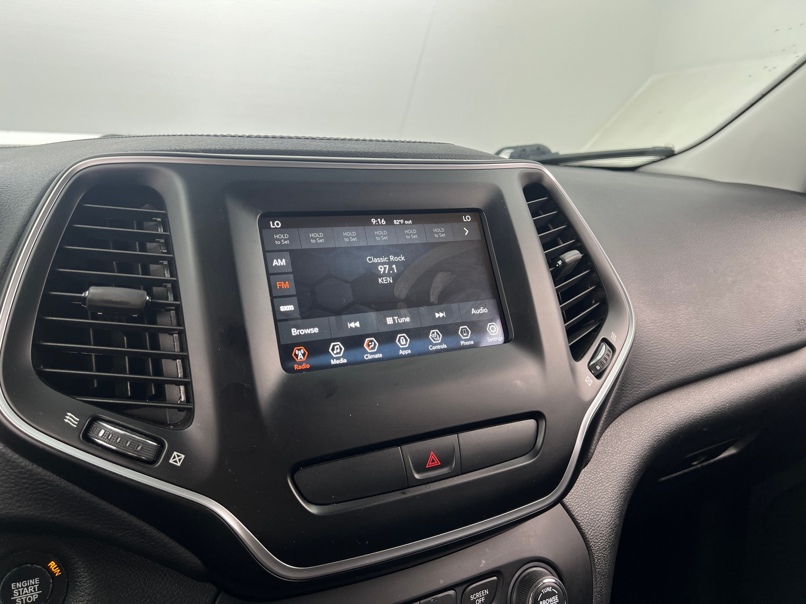 Thumbnail: 2019 Jeep Cherokee - 4