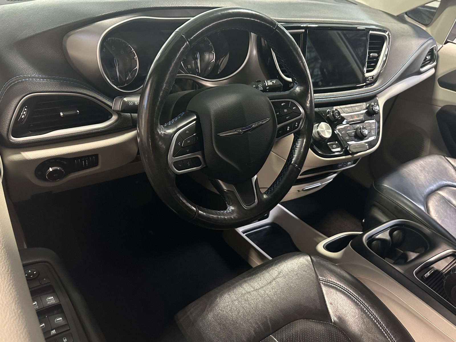 Thumbnail: 2021 Chrysler Pacifica - 2