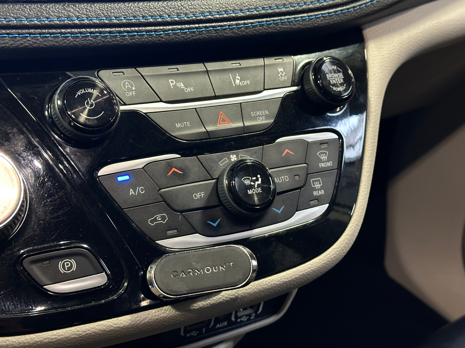 Thumbnail: 2021 Chrysler Pacifica - 3