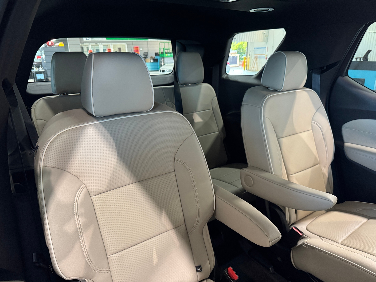 Thumbnail: 2023 Chevrolet Traverse - 5