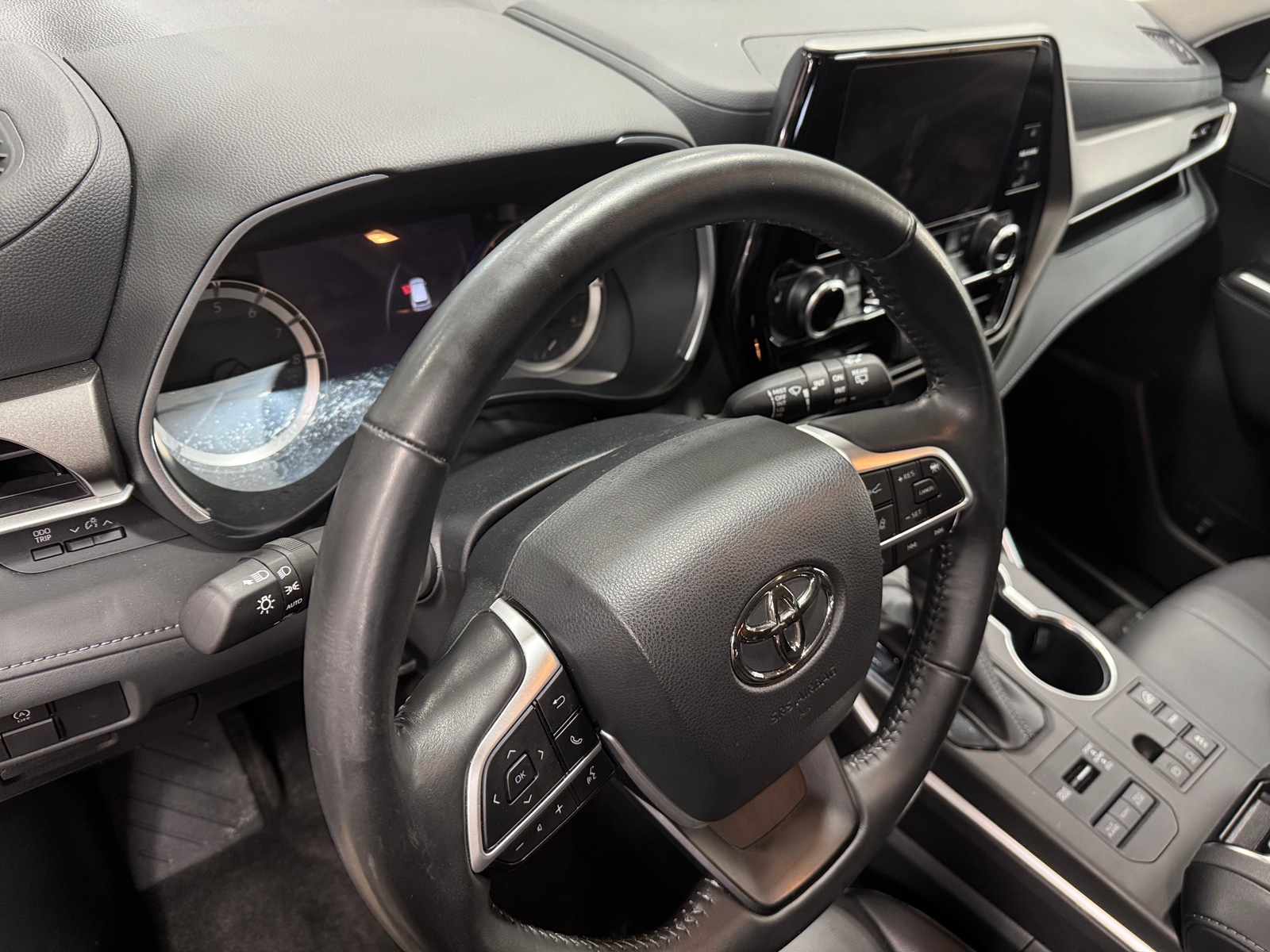 Thumbnail: 2023 Toyota Highlander - 2