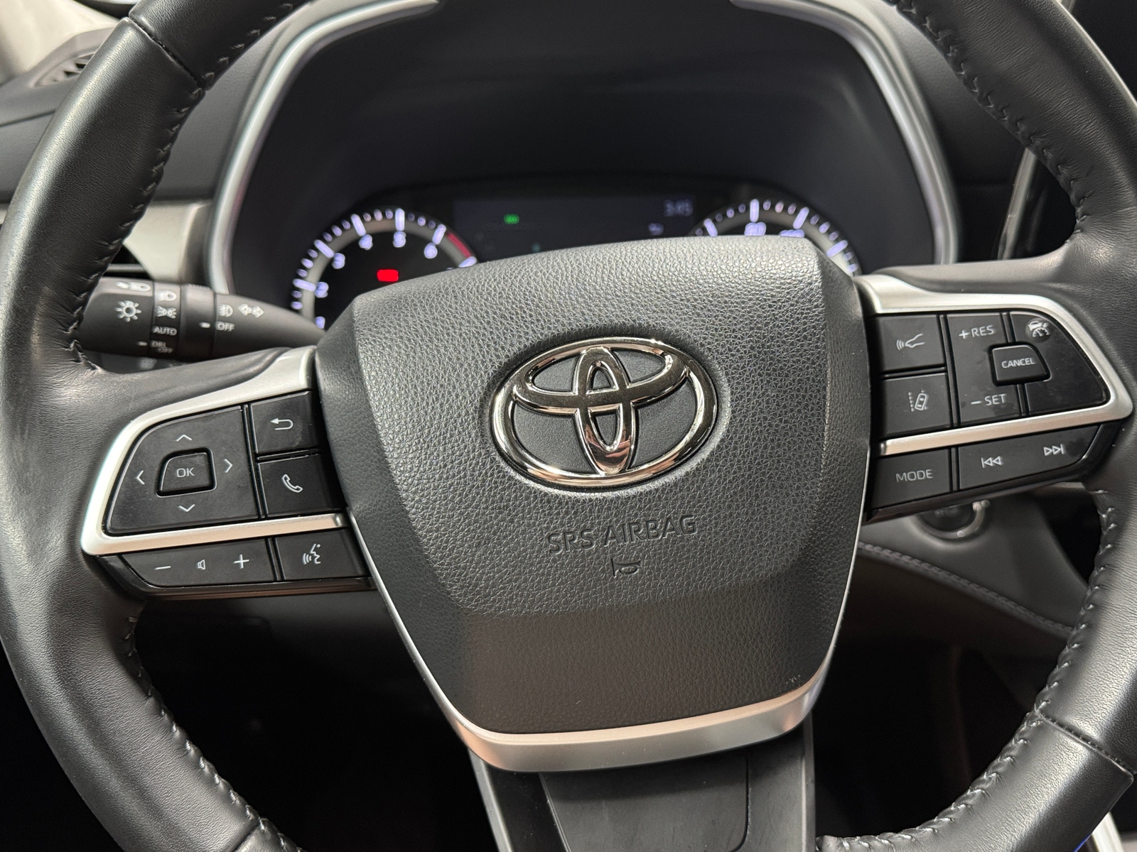 Thumbnail: 2023 Toyota Highlander - 4