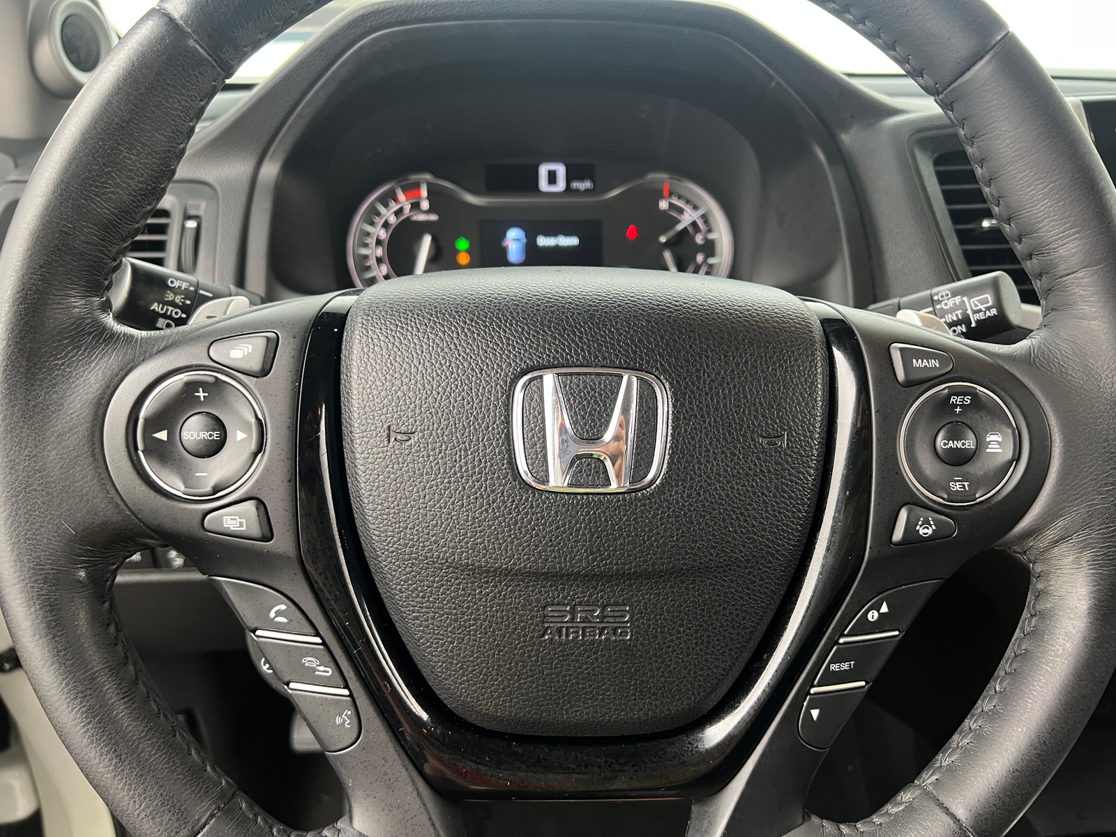 Thumbnail: 2017 Honda Pilot - 4