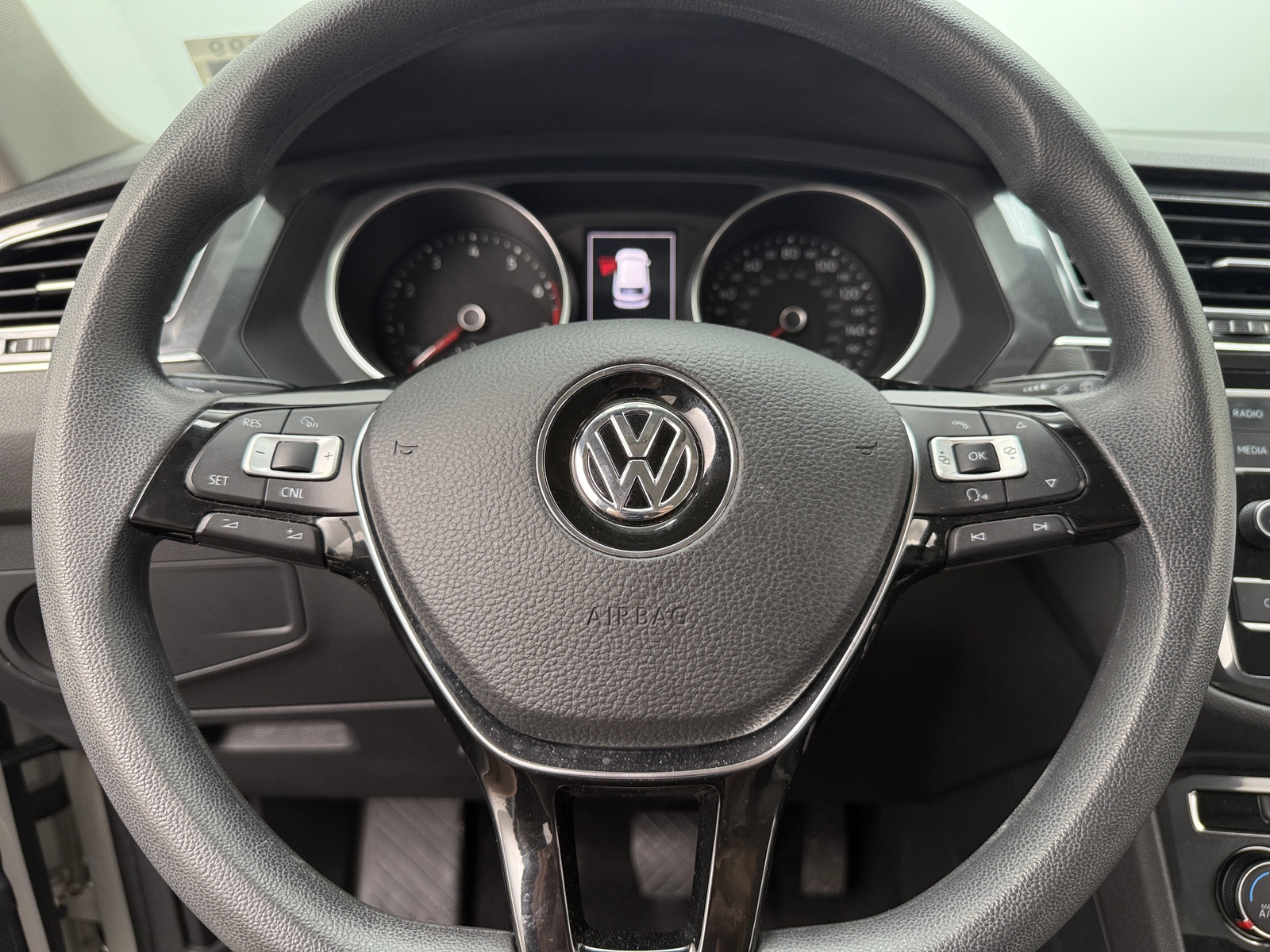 Thumbnail: 2018 Volkswagen Tiguan - 5