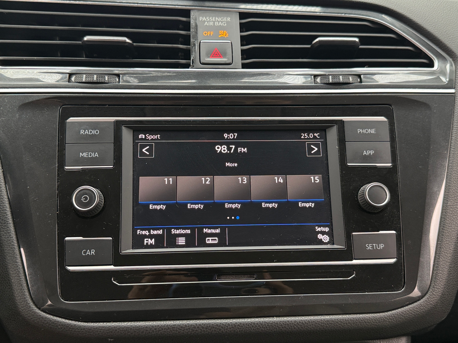 Thumbnail: 2018 Volkswagen Tiguan - 4
