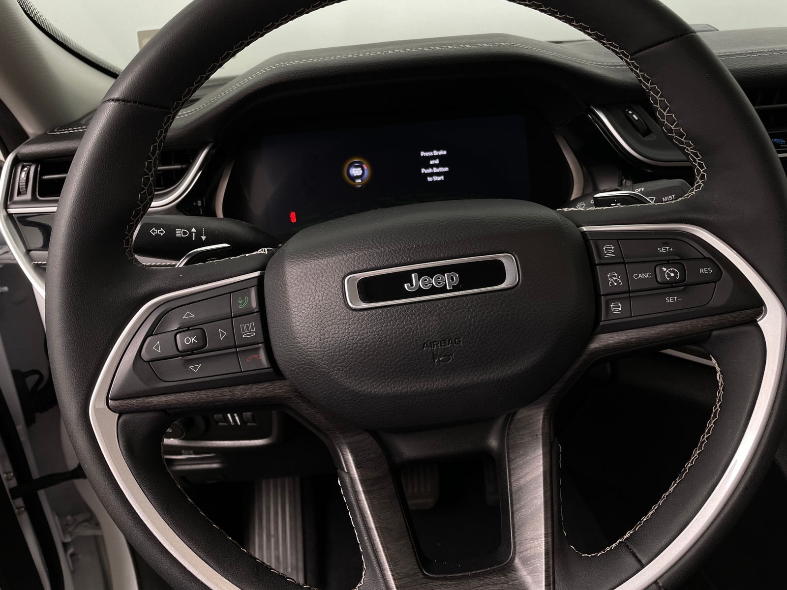 Thumbnail: 2023 Jeep Grand Cherokee - 4