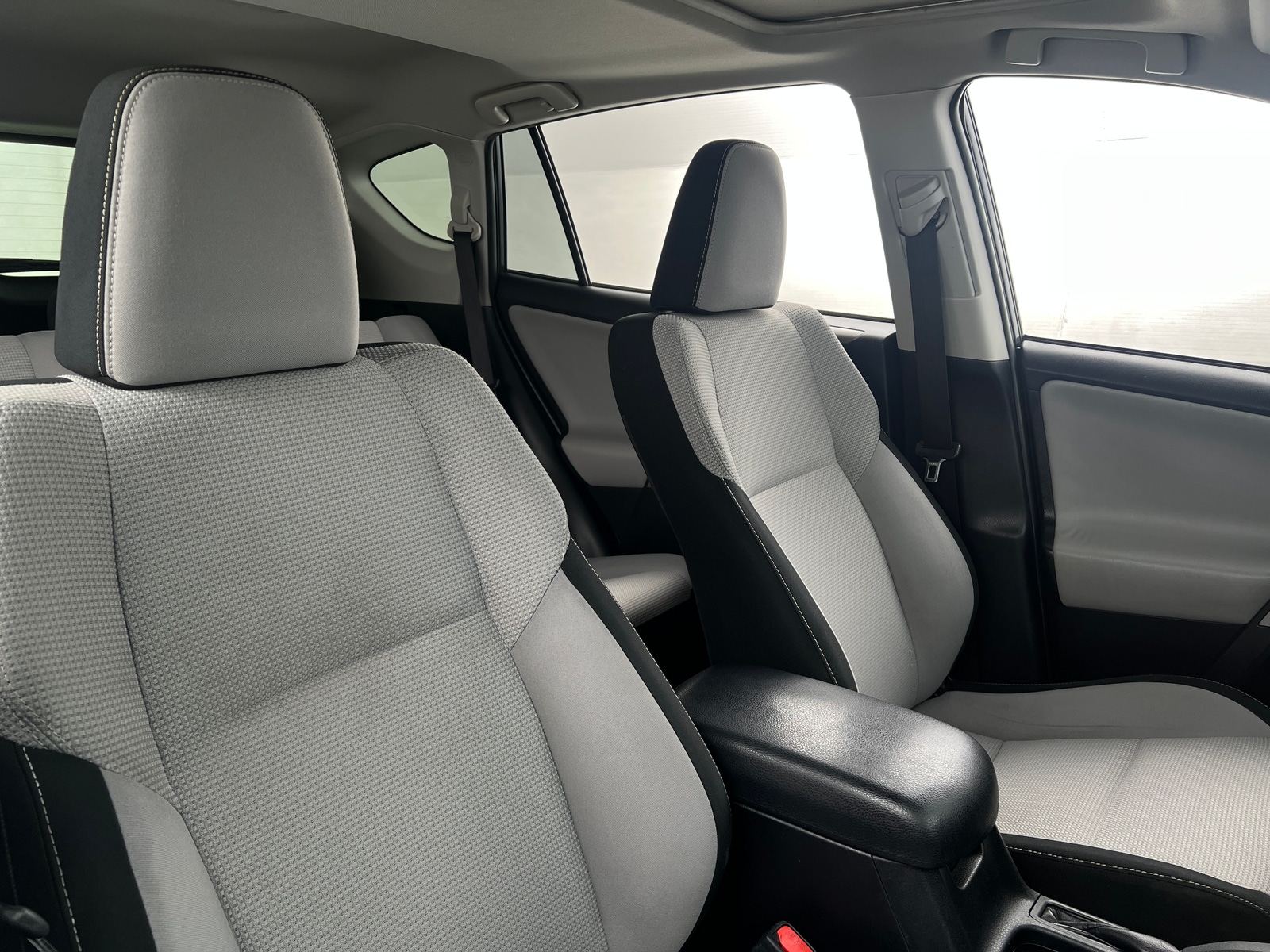 Thumbnail: 2016 Toyota RAV4 - 2