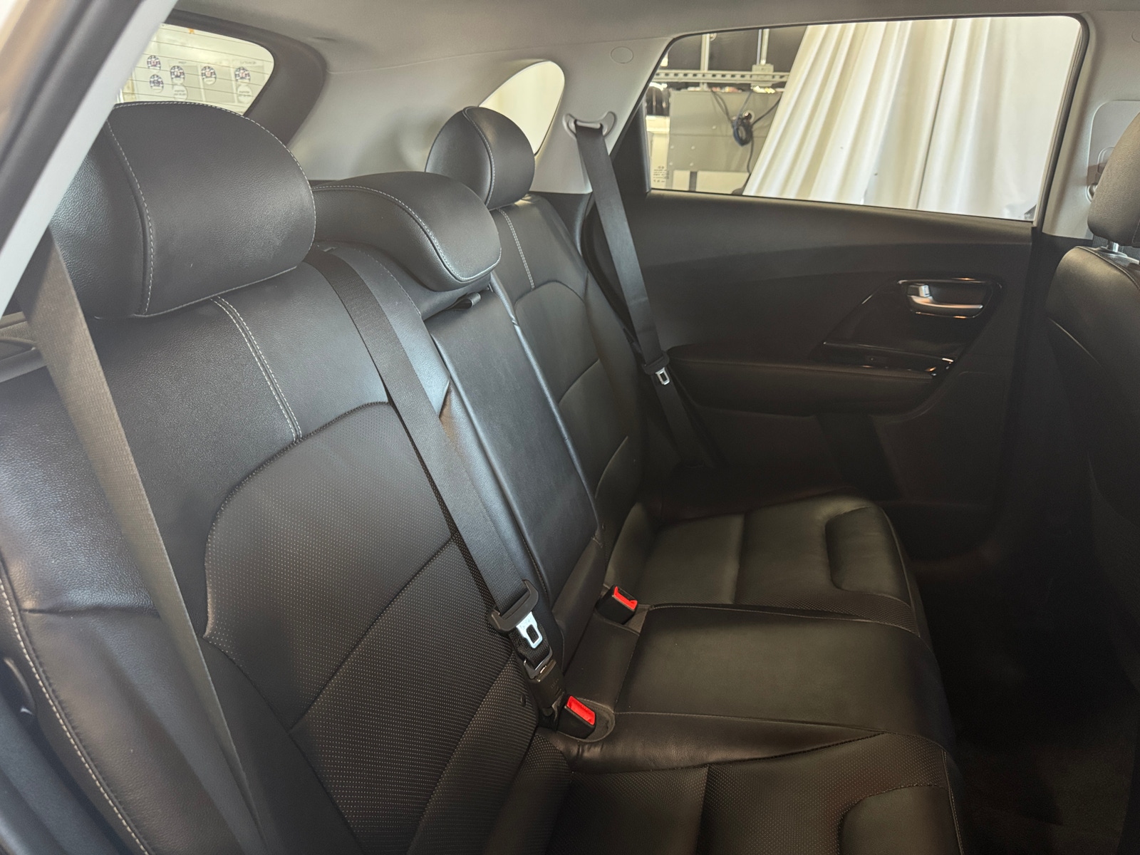 Thumbnail: 2017 Kia Niro - 5