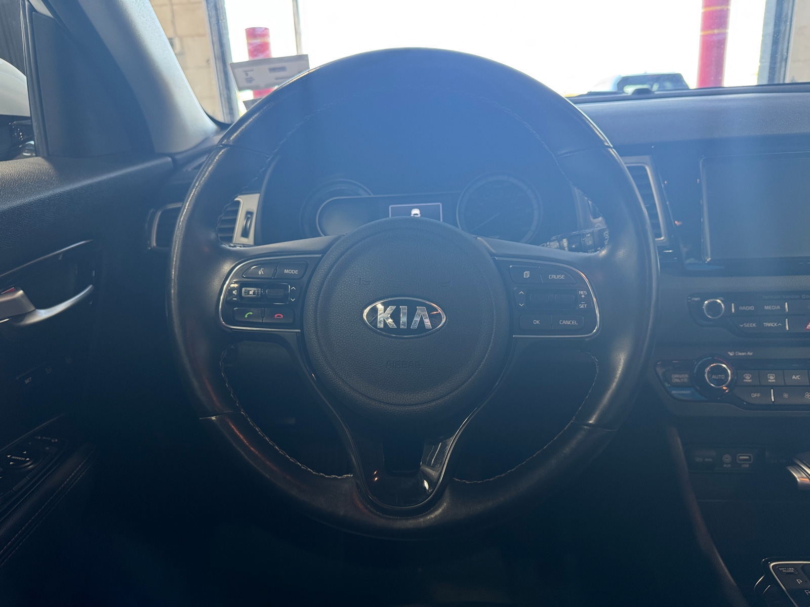 Thumbnail: 2017 Kia Niro - 4