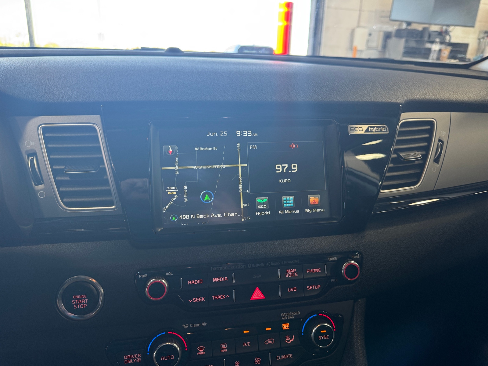 Thumbnail: 2017 Kia Niro - 3
