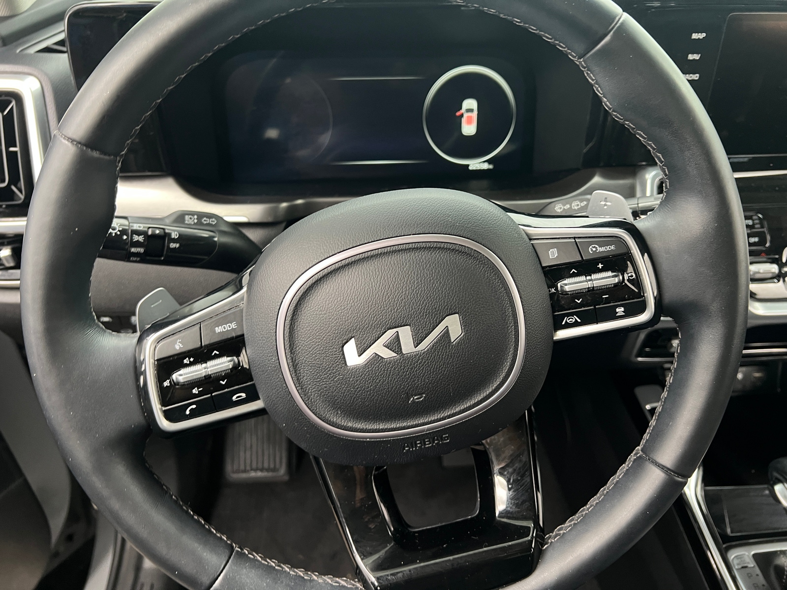 Thumbnail: 2023 Kia Sorento - 4