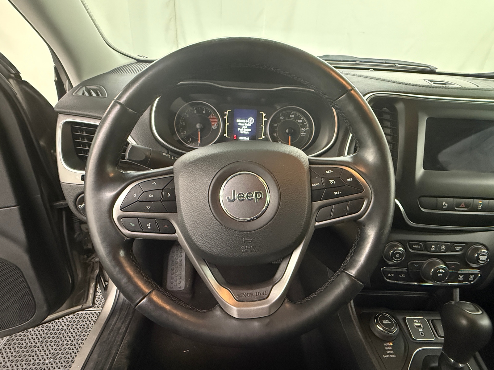 Thumbnail: 2021 Jeep Cherokee - 4