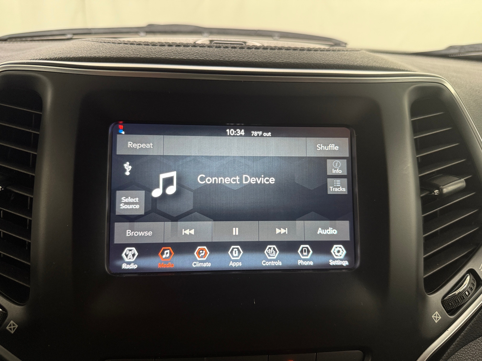 Thumbnail: 2021 Jeep Cherokee - 3