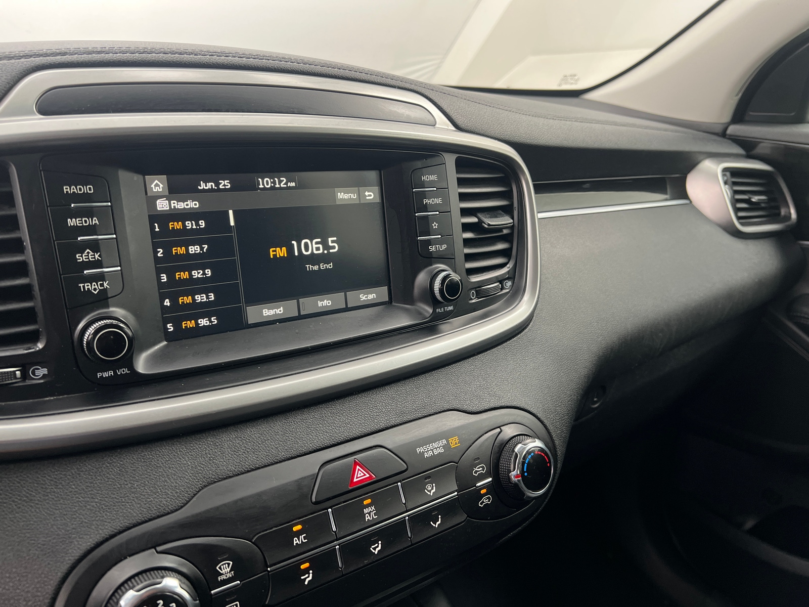 Thumbnail: 2020 Kia Sorento - 4