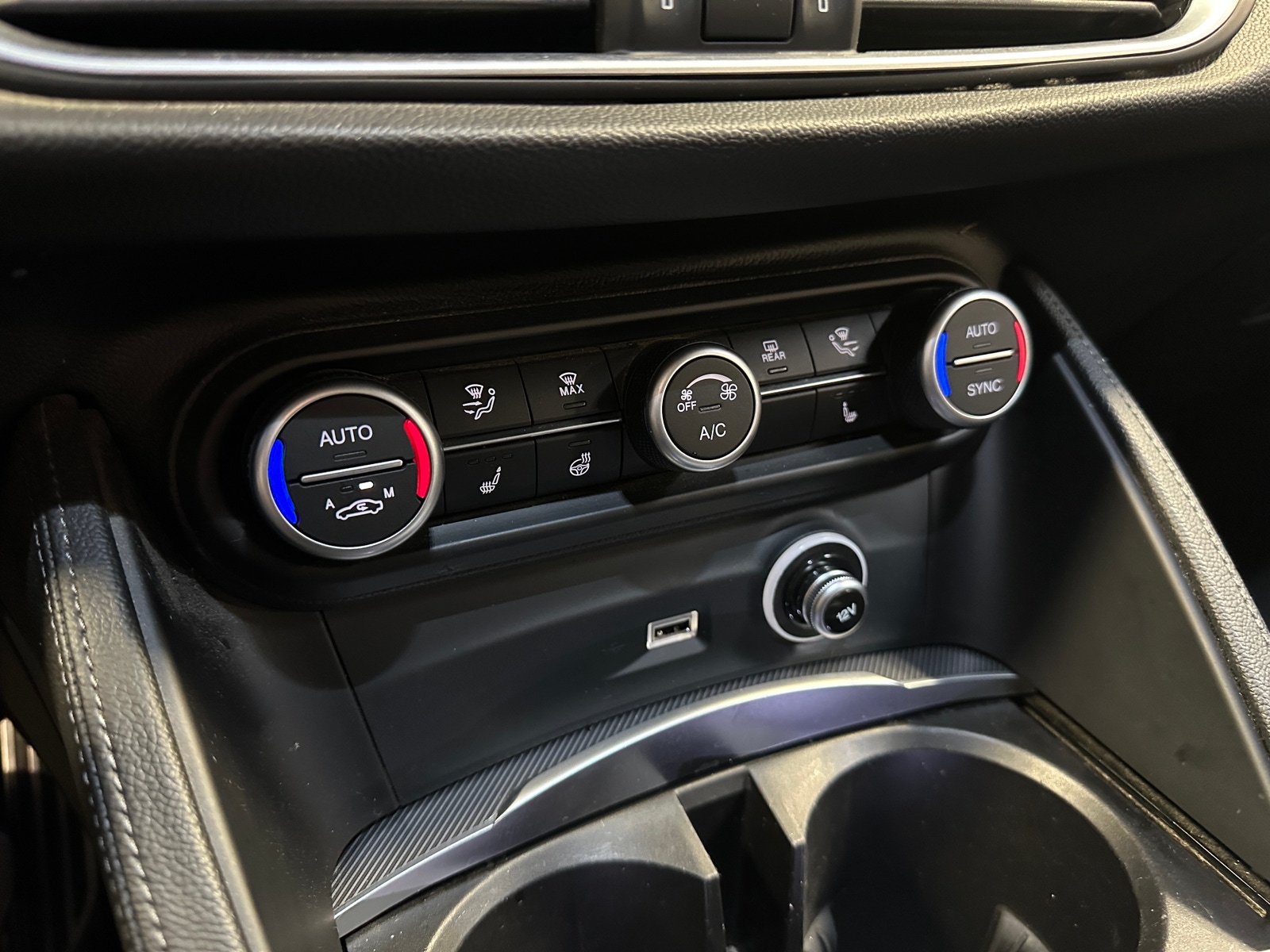 Thumbnail: 2020 Alfa Romeo Stelvio - 3