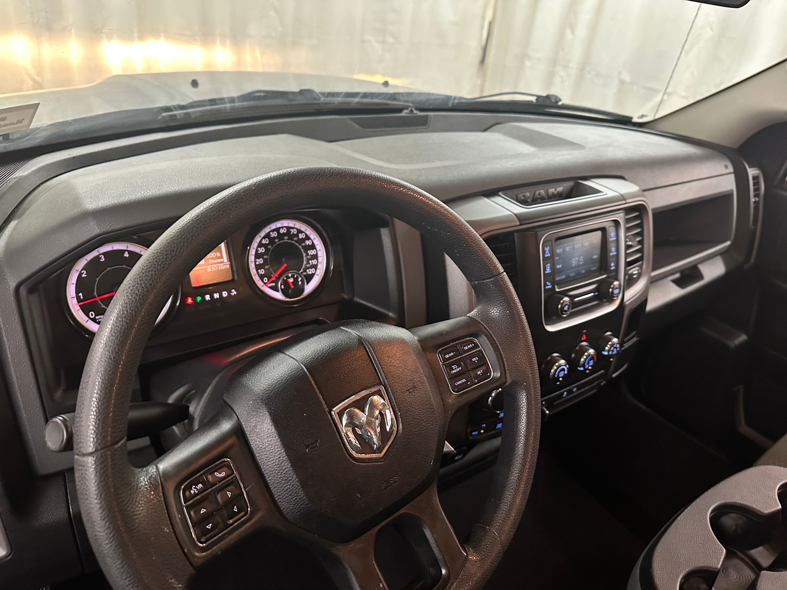 Thumbnail: 2020 RAM 1500 Classic - 3