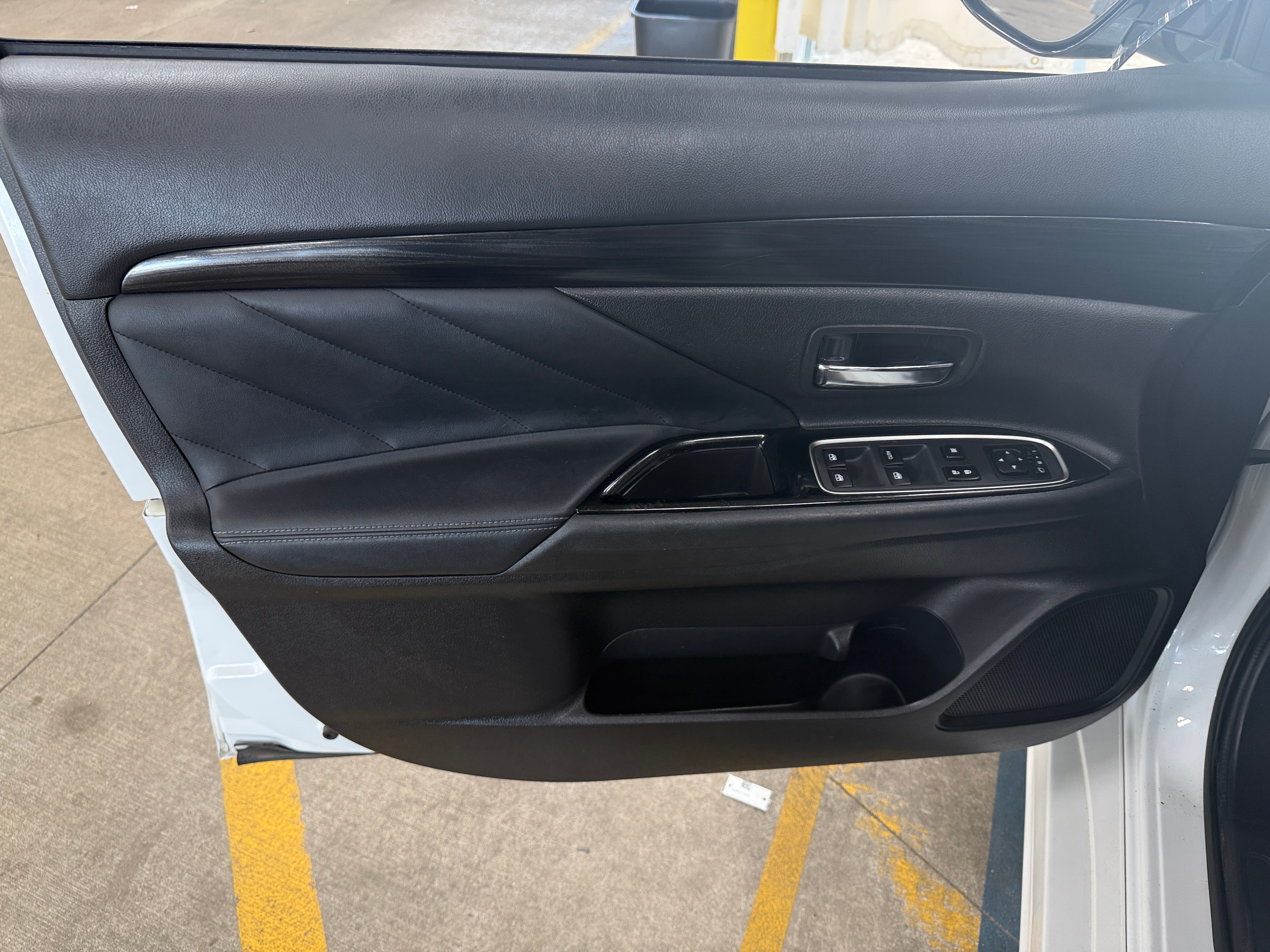 Image 6 of 2018 Mitsubishi Outlander PHEV GT