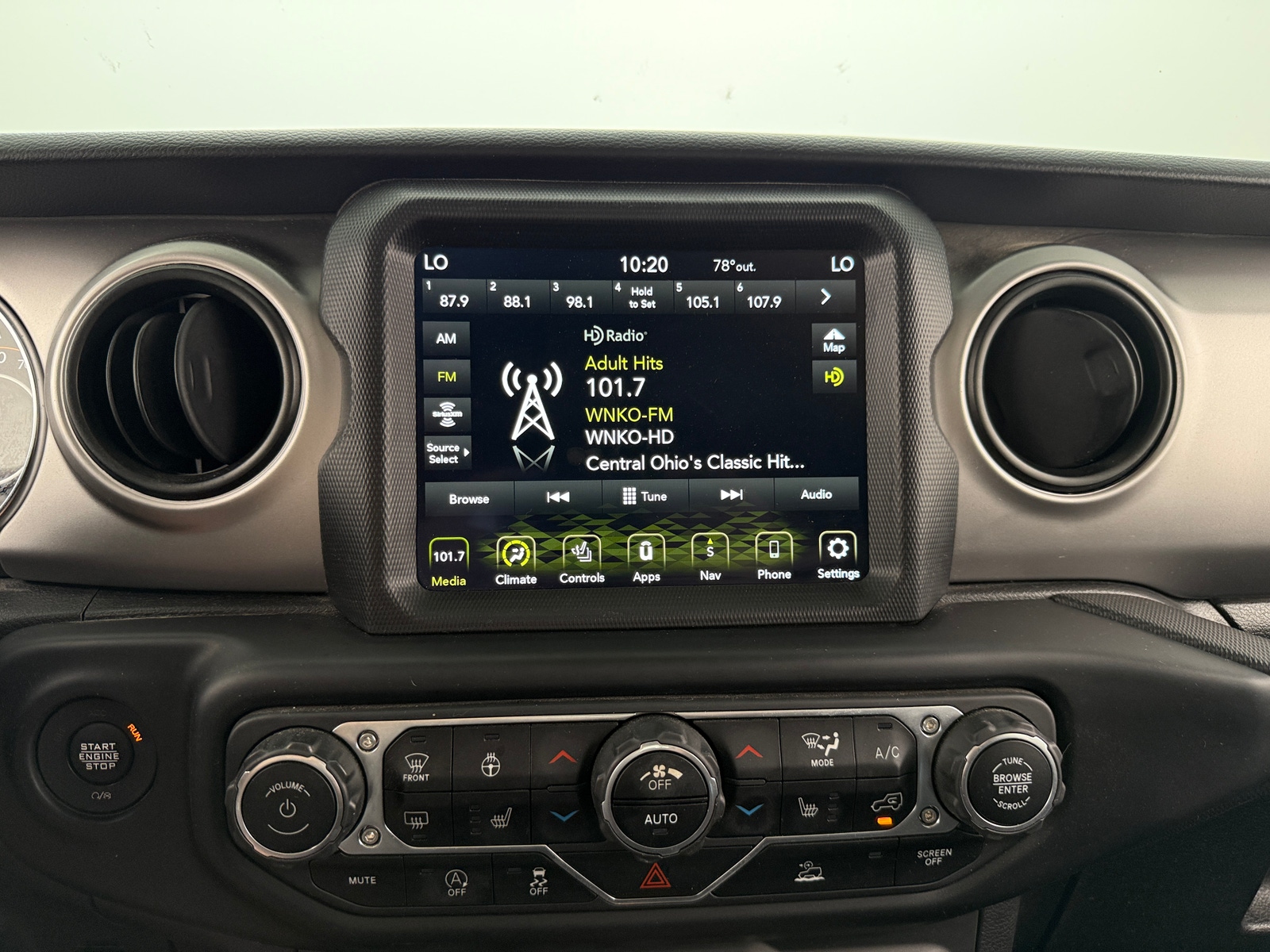Thumbnail: 2021 Jeep Gladiator - 4
