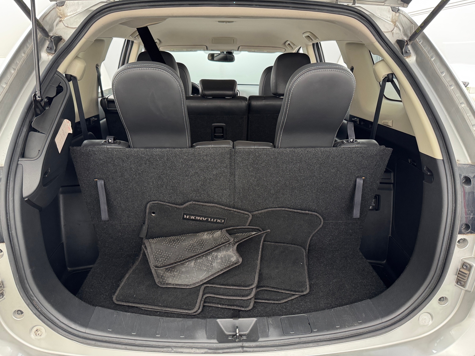 Thumbnail: 2019 Mitsubishi Outlander - 6