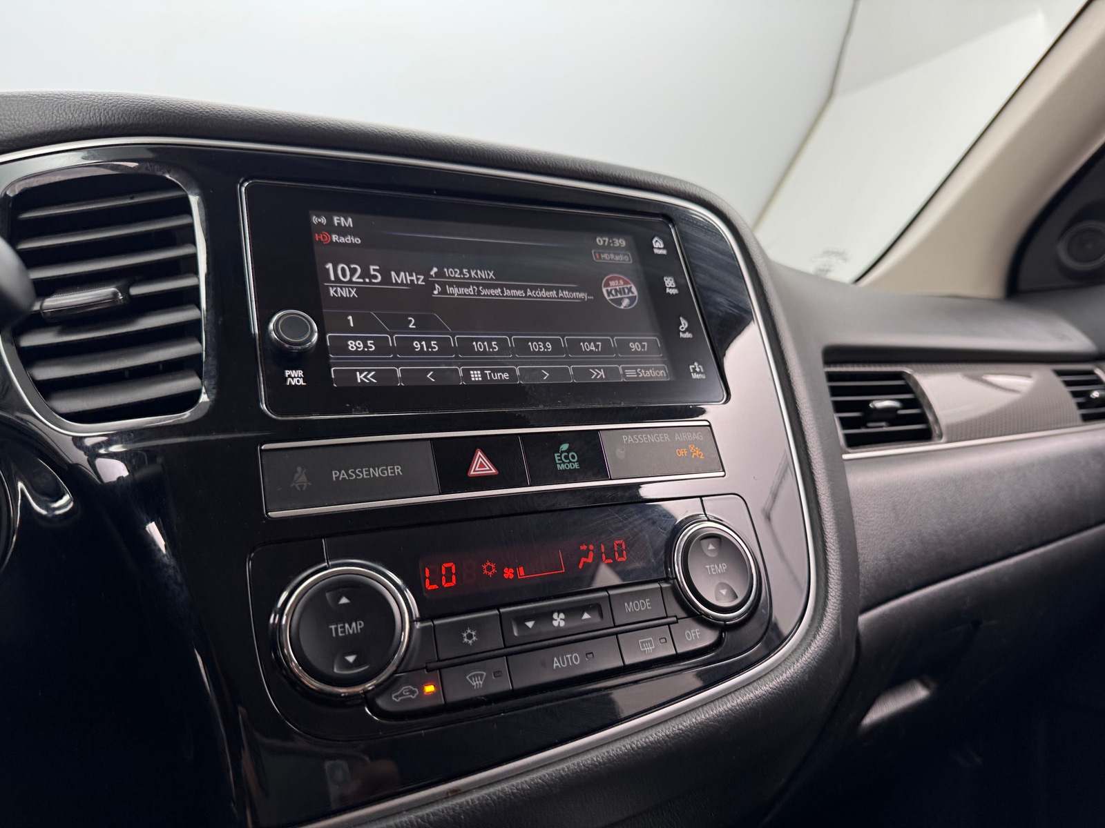 Thumbnail: 2019 Mitsubishi Outlander - 3