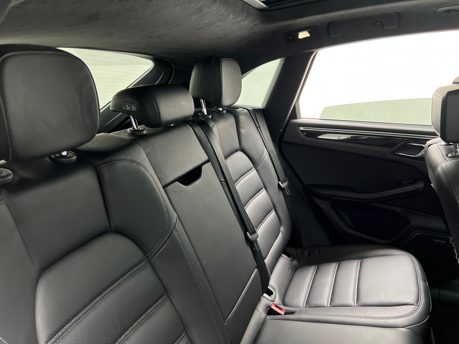 Thumbnail: 2017 Porsche Macan - 5