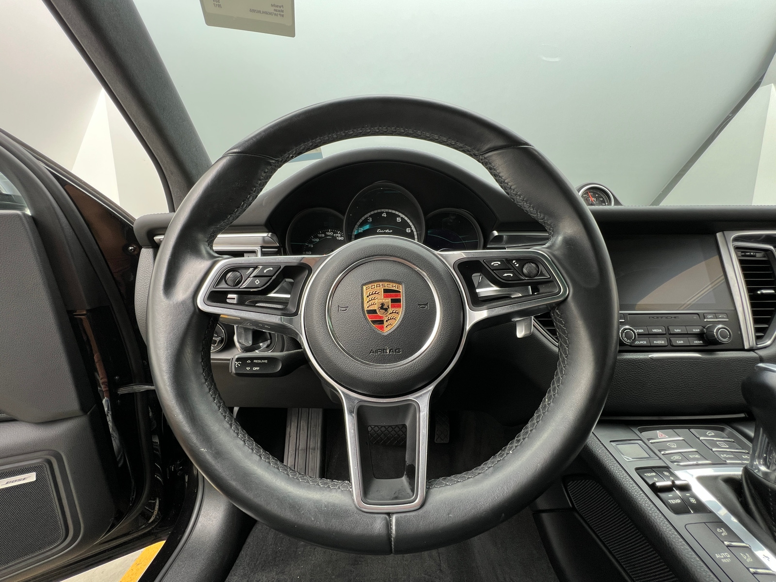 Thumbnail: 2017 Porsche Macan - 4