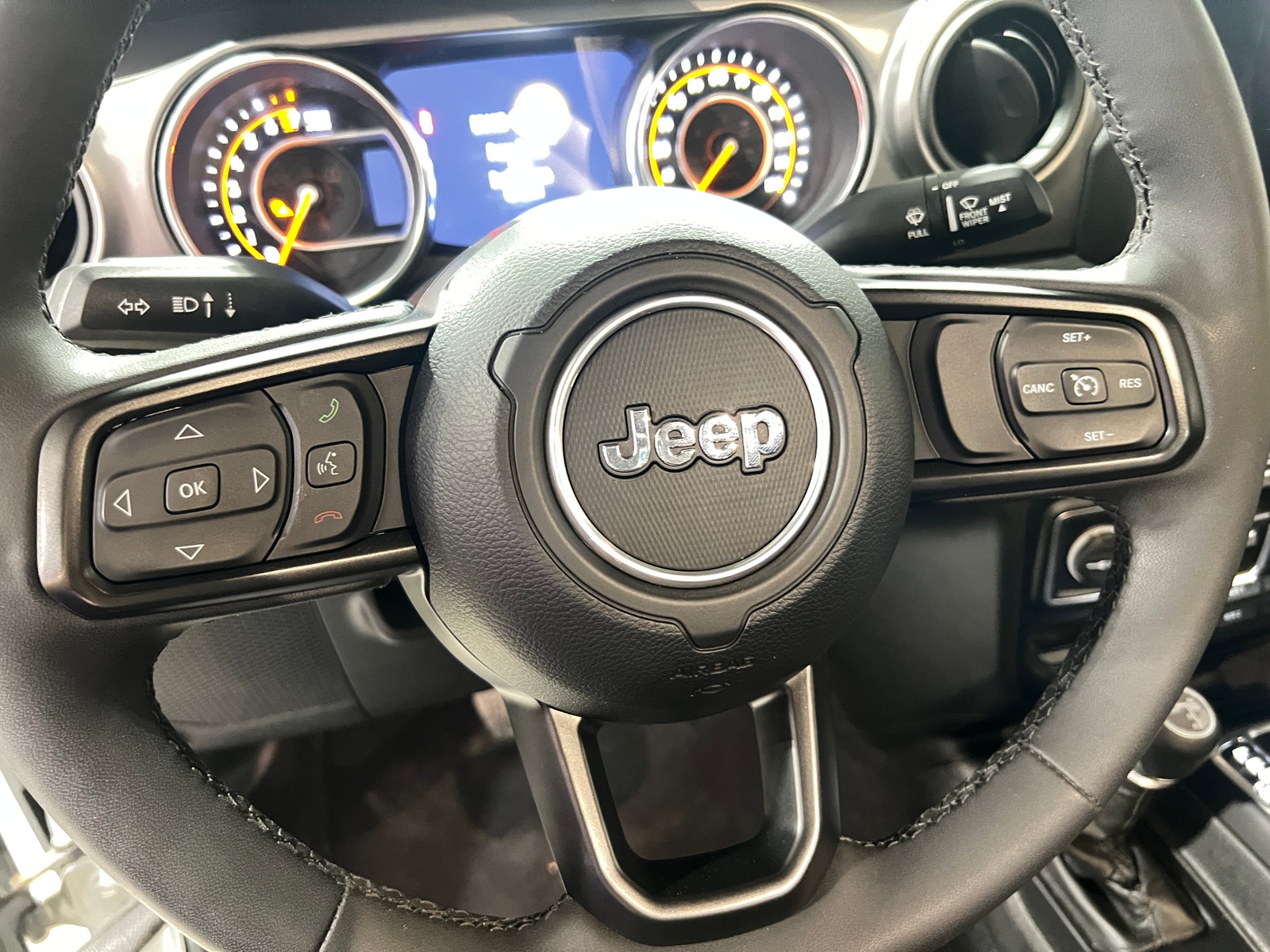 Thumbnail: 2023 Jeep Gladiator - 5