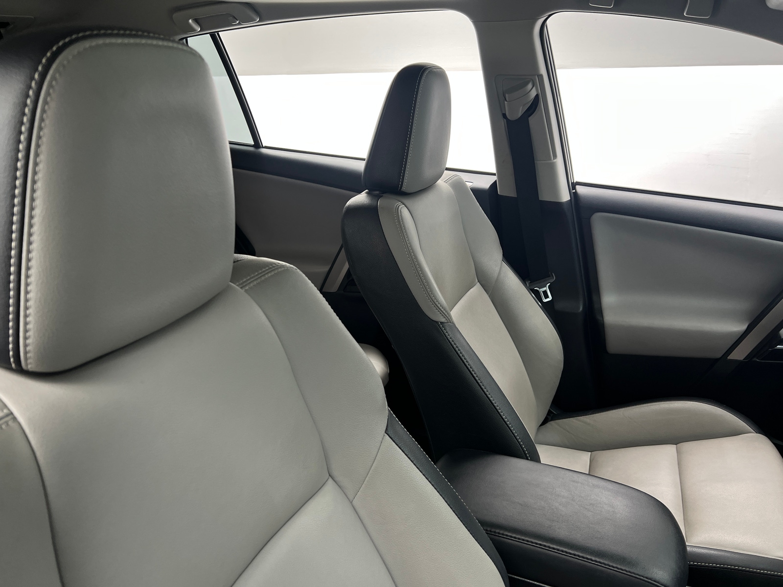 Thumbnail: 2018 Toyota RAV4 - 2