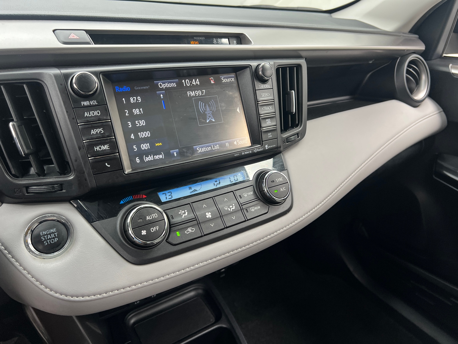 Thumbnail: 2018 Toyota RAV4 - 4