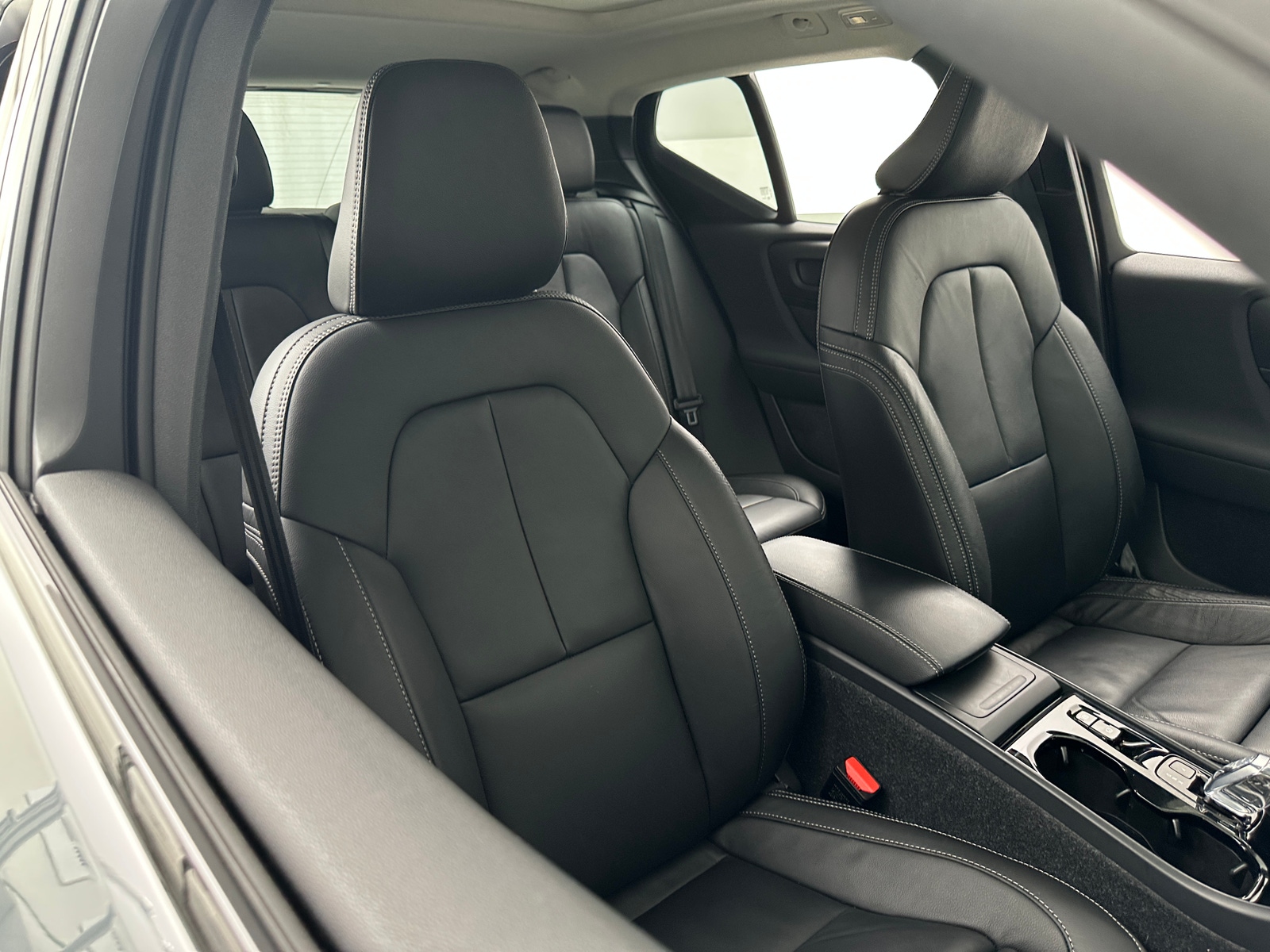 Thumbnail: 2023 Volvo XC40 - 2