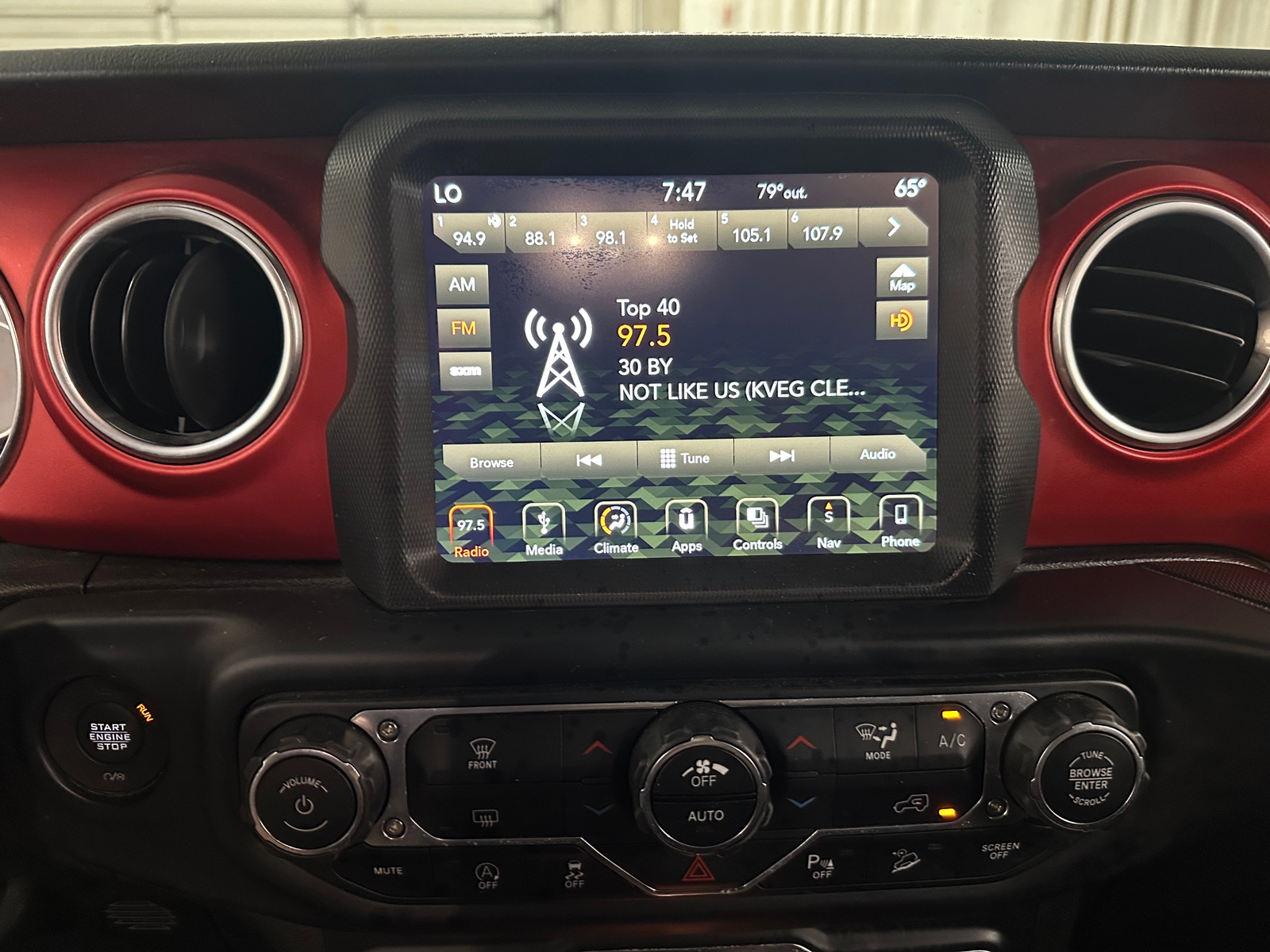 Thumbnail: 2019 Jeep Wrangler - 3