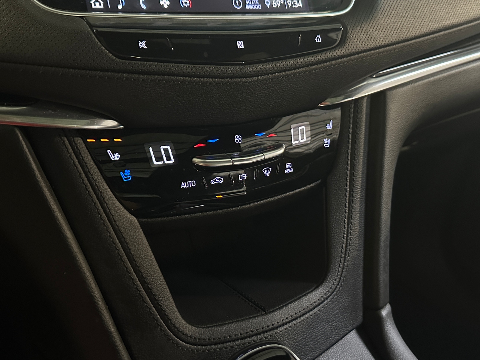 Thumbnail: 2020 Cadillac XT5 - 3