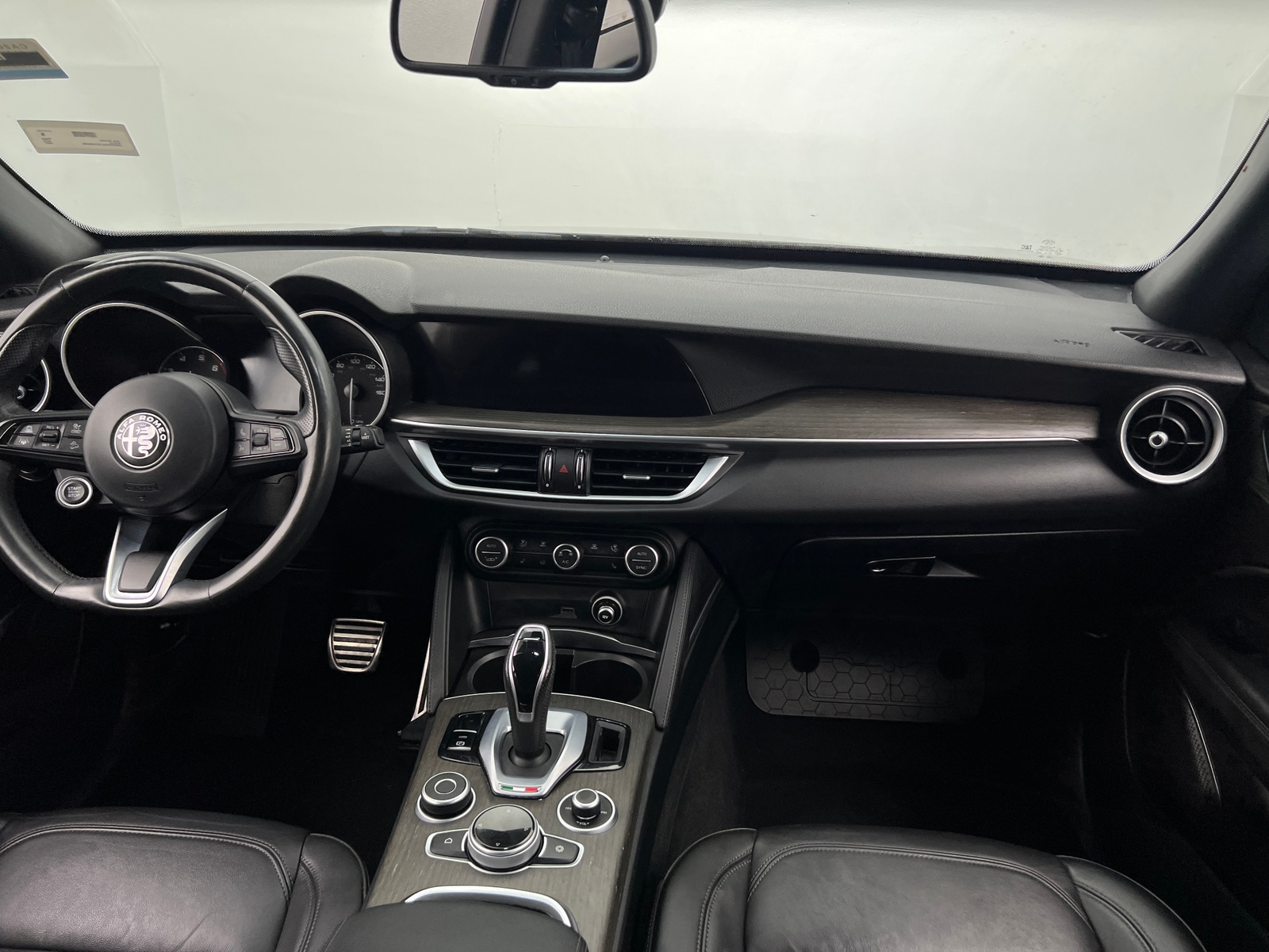Thumbnail: 2022 Alfa Romeo Stelvio - 2