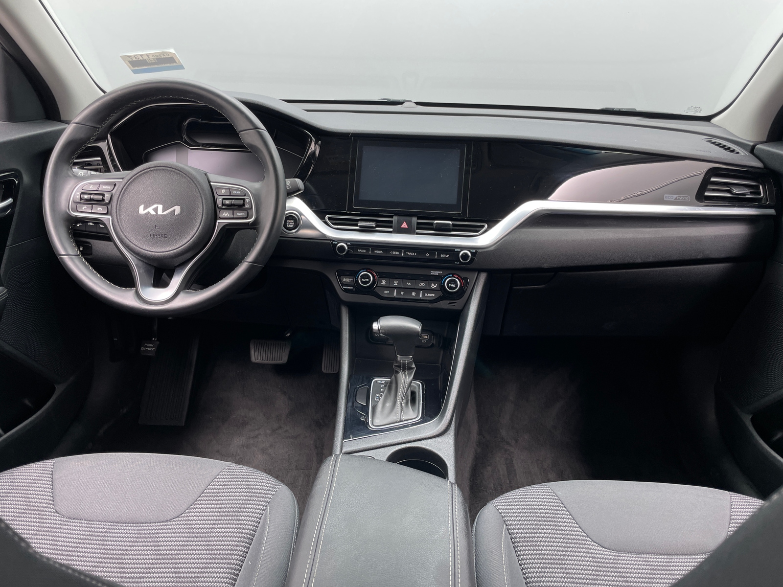 Thumbnail: 2022 Kia Niro - 3