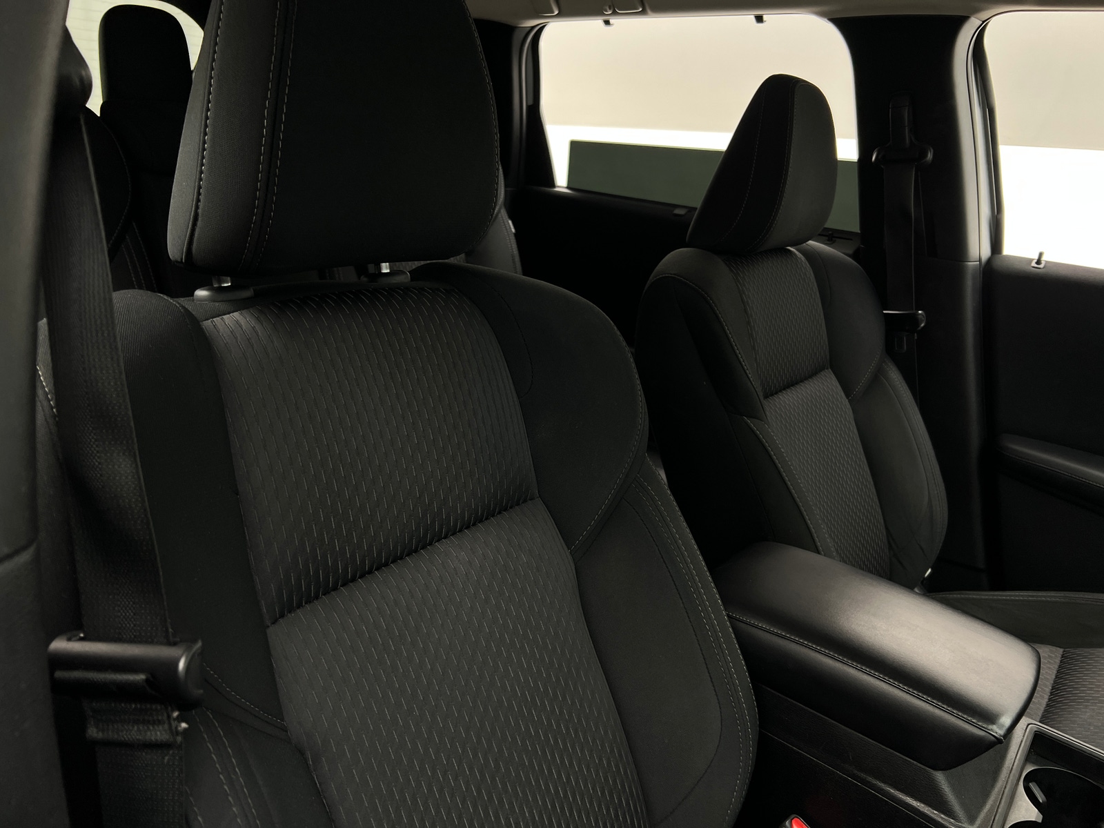 Thumbnail: 2022 Mitsubishi Outlander - 2
