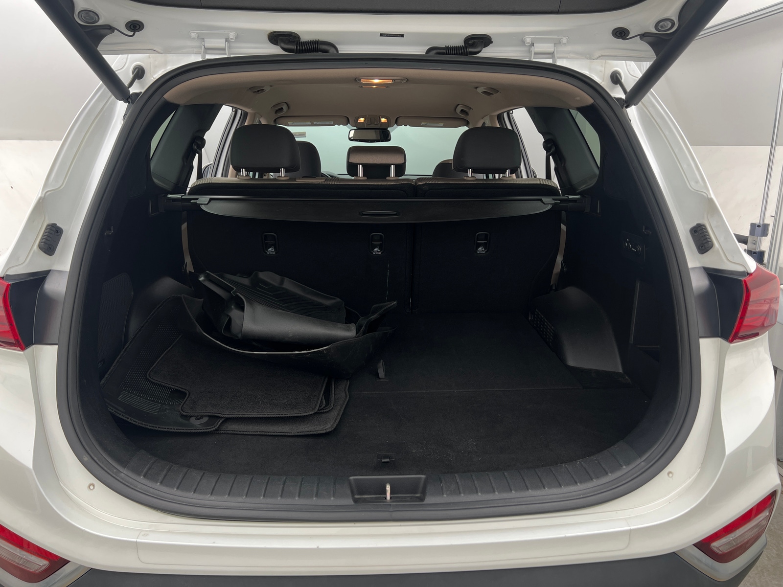 Thumbnail: 2019 Hyundai Santa Fe - 7