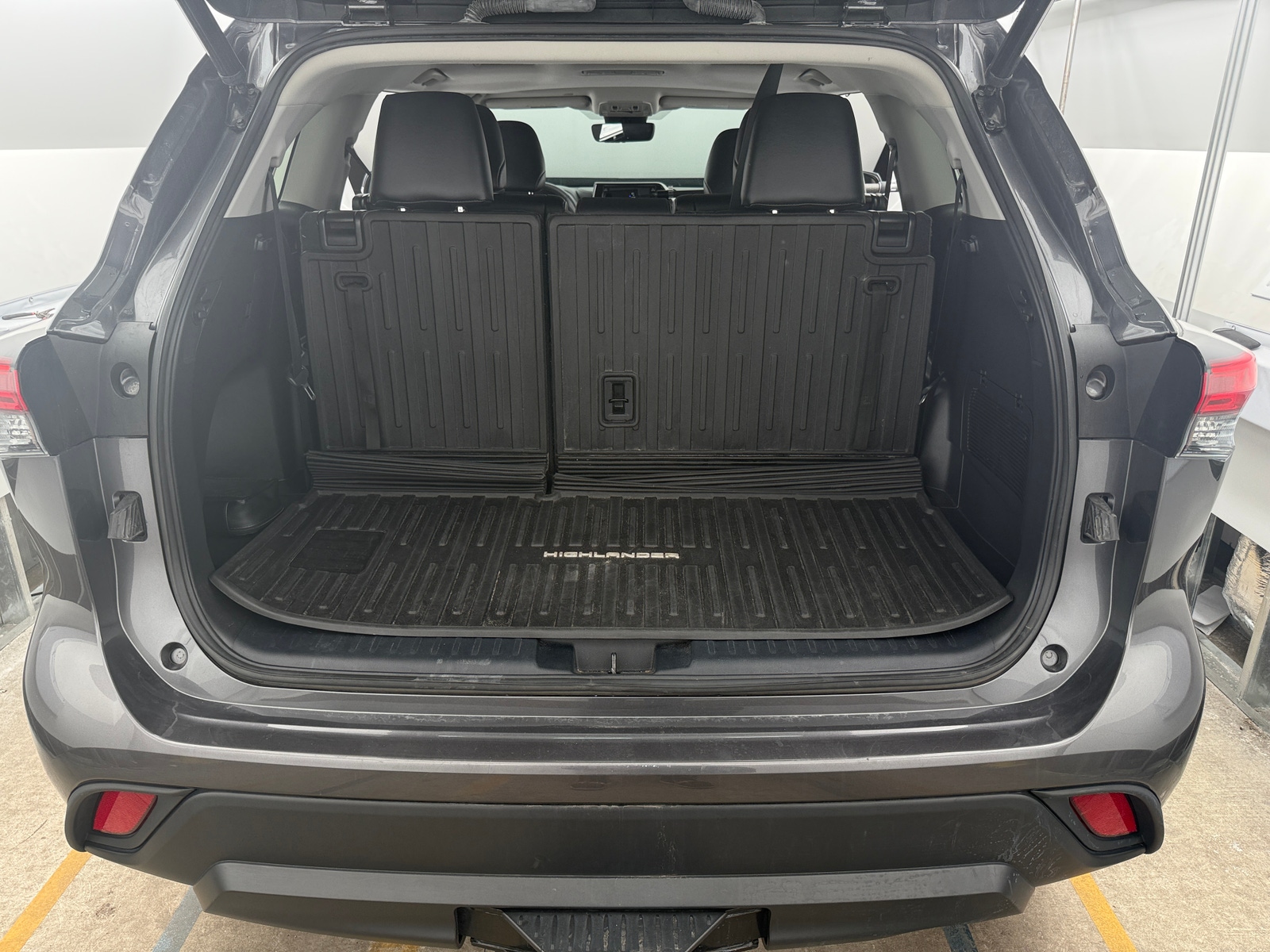 Thumbnail: 2022 Toyota Highlander - 6