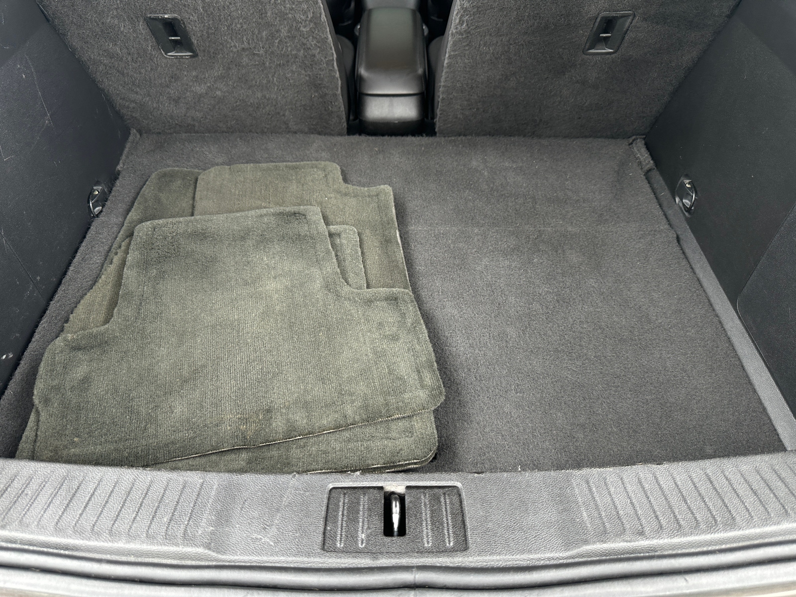 Thumbnail: 2014 Chevrolet Volt - 6