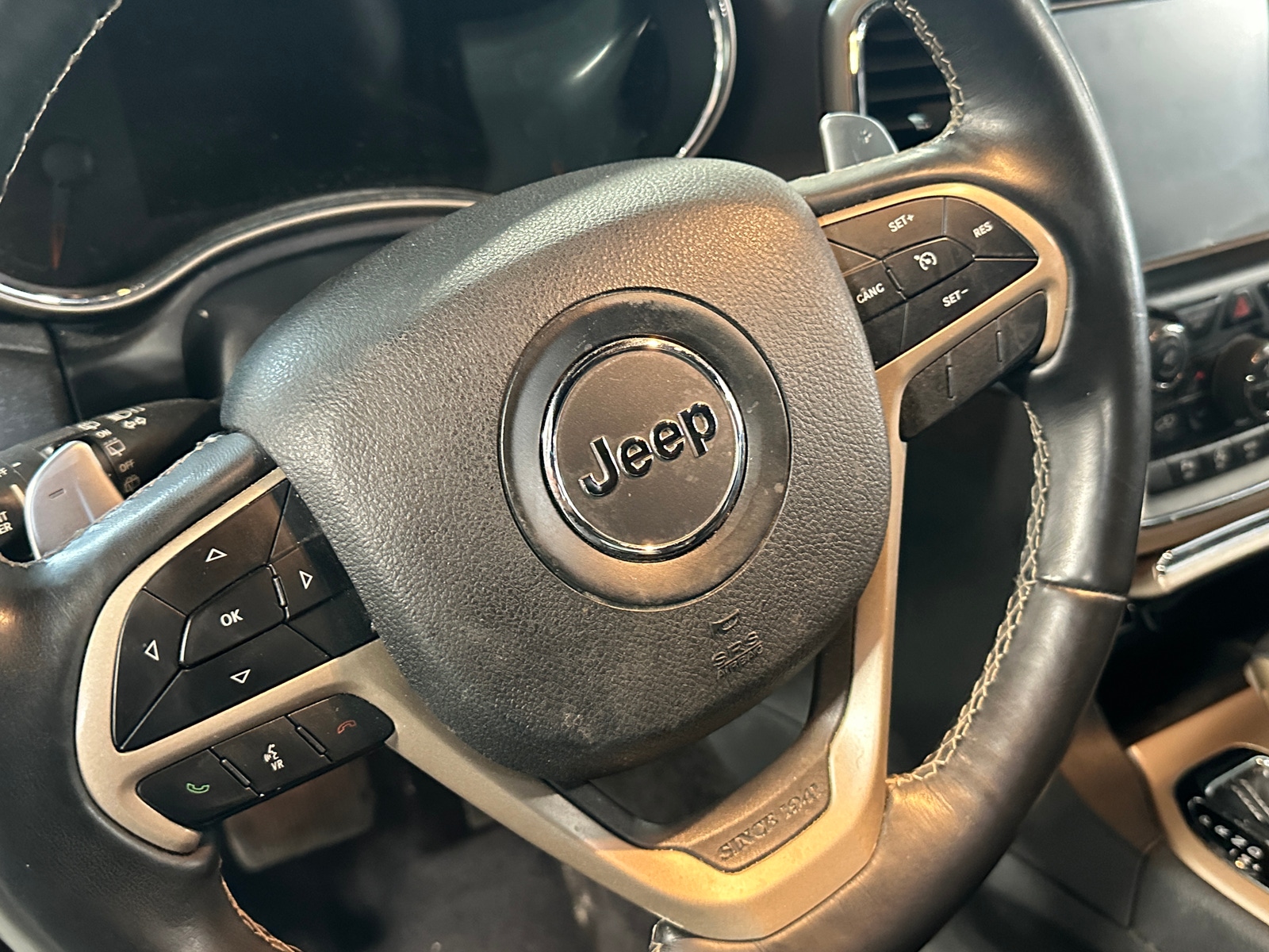 Thumbnail: 2017 Jeep Grand Cherokee - 4