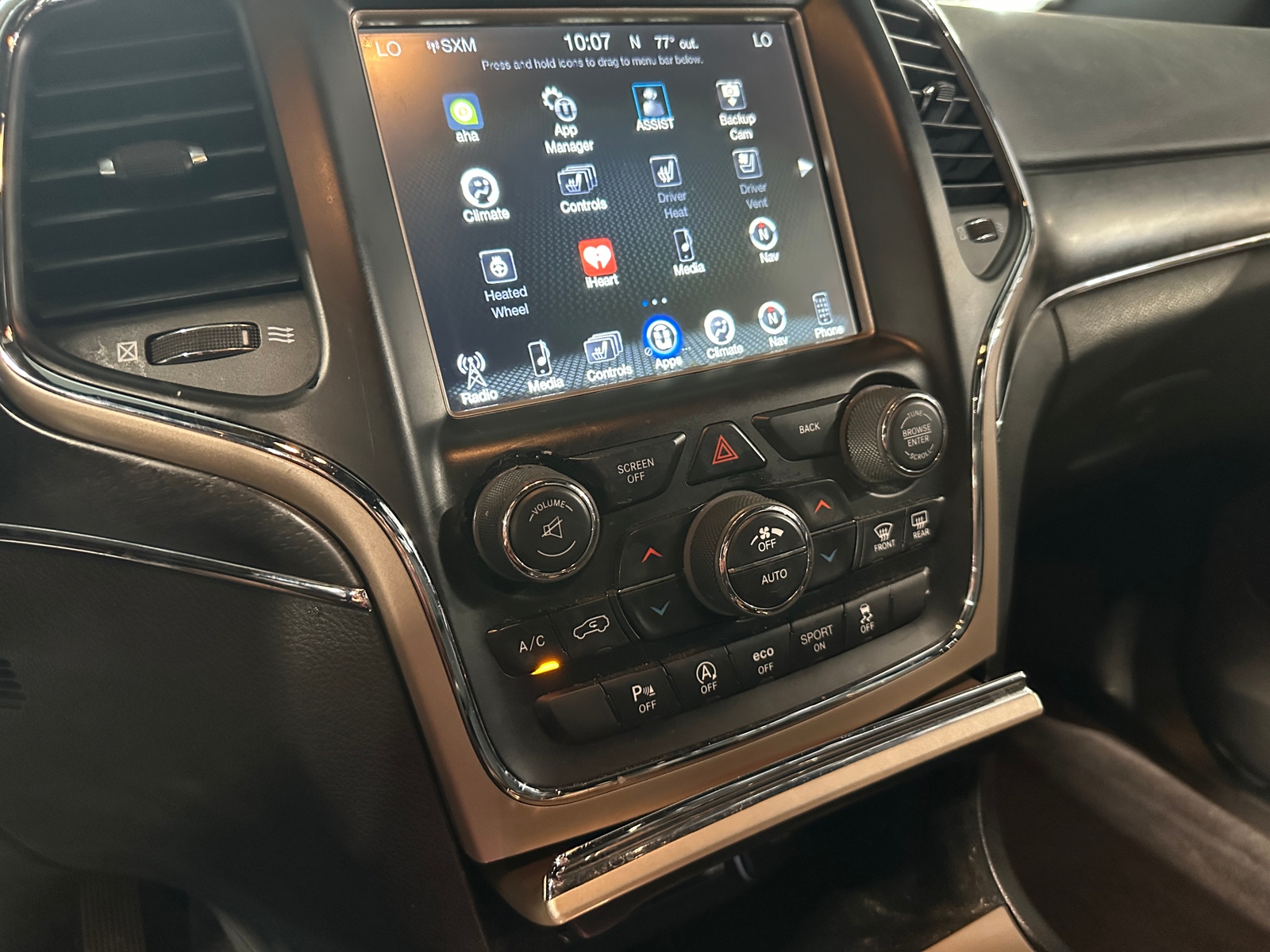 Thumbnail: 2017 Jeep Grand Cherokee - 3
