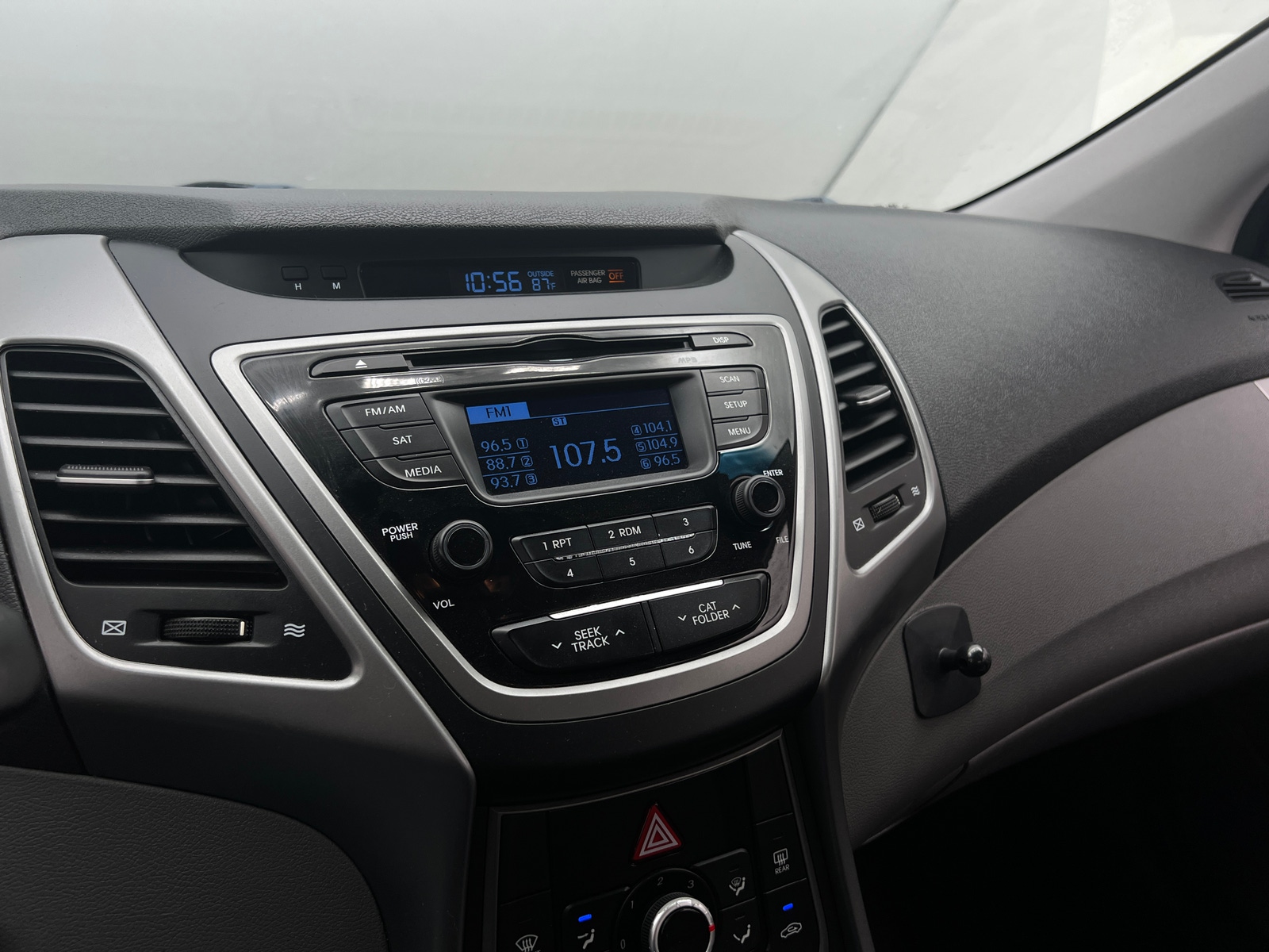 Thumbnail: 2015 Hyundai Elantra - 4