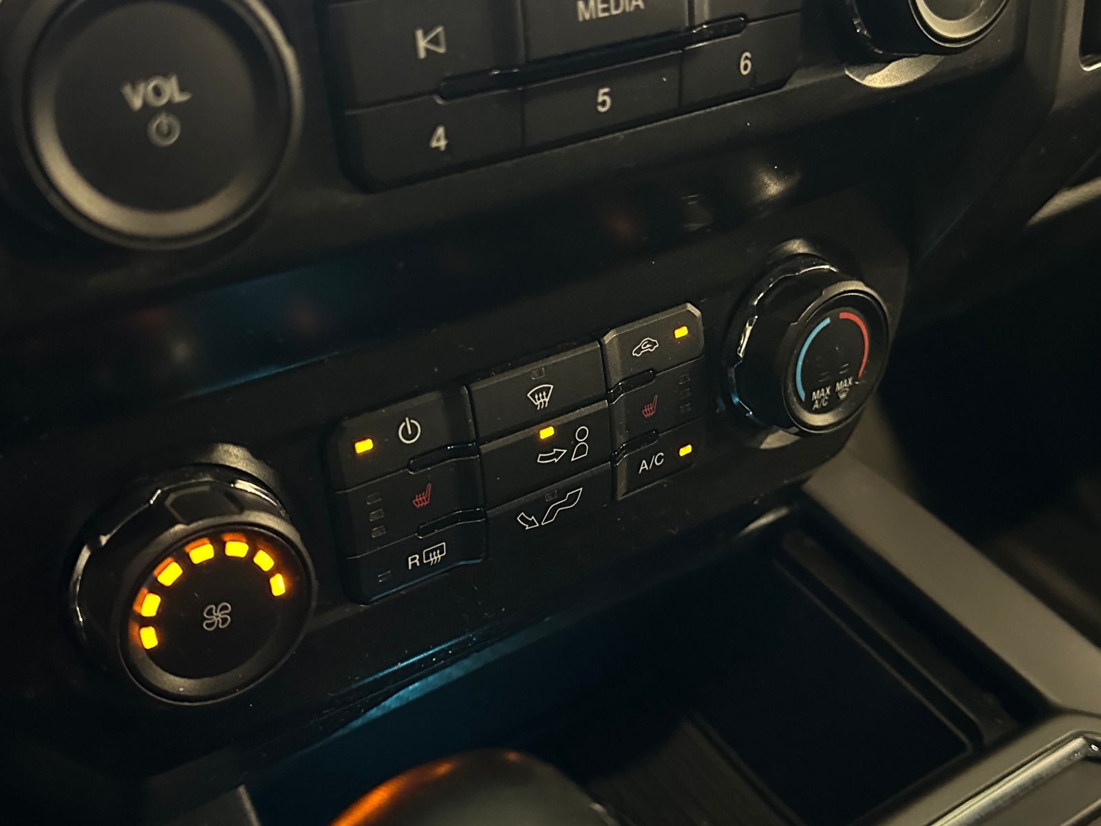 Thumbnail: 2019 Ford Econoline - 4