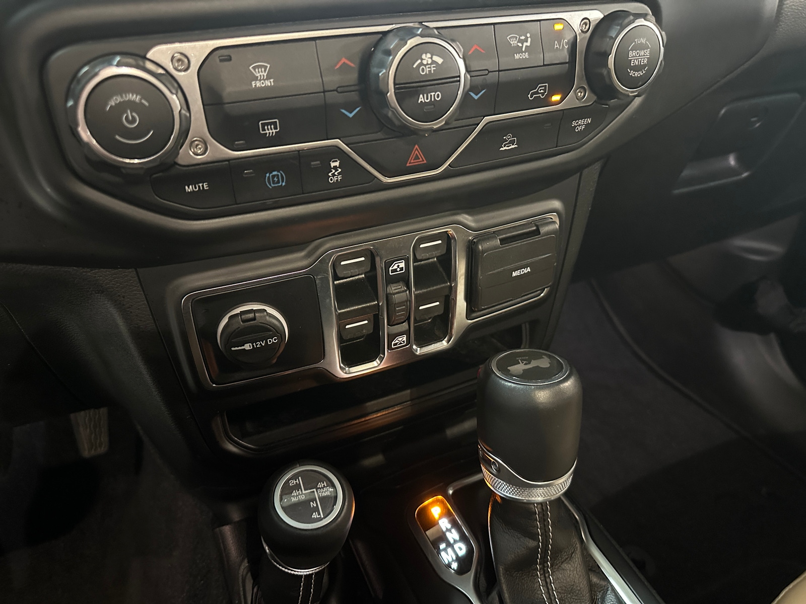 Thumbnail: 2022 Jeep Wrangler - 3