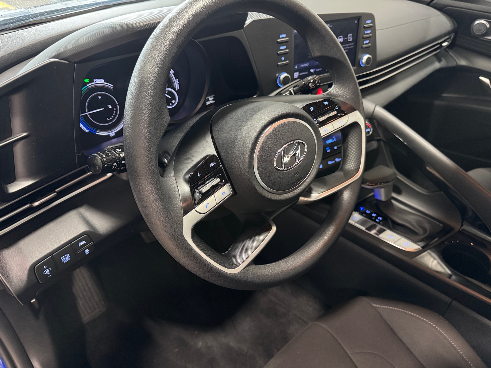 Thumbnail: 2023 Hyundai Elantra - 3