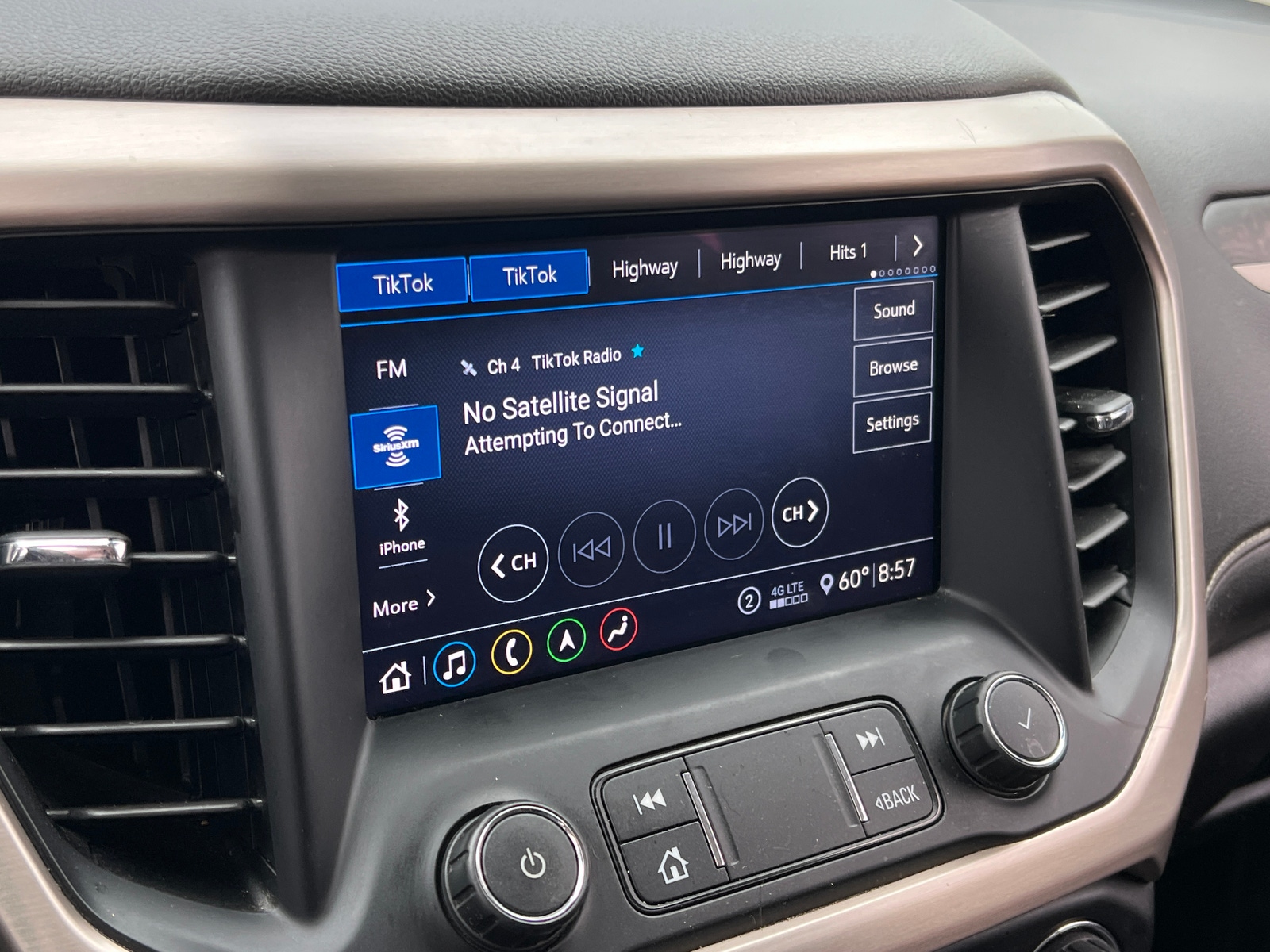 Thumbnail: 2020 GMC Acadia - 3