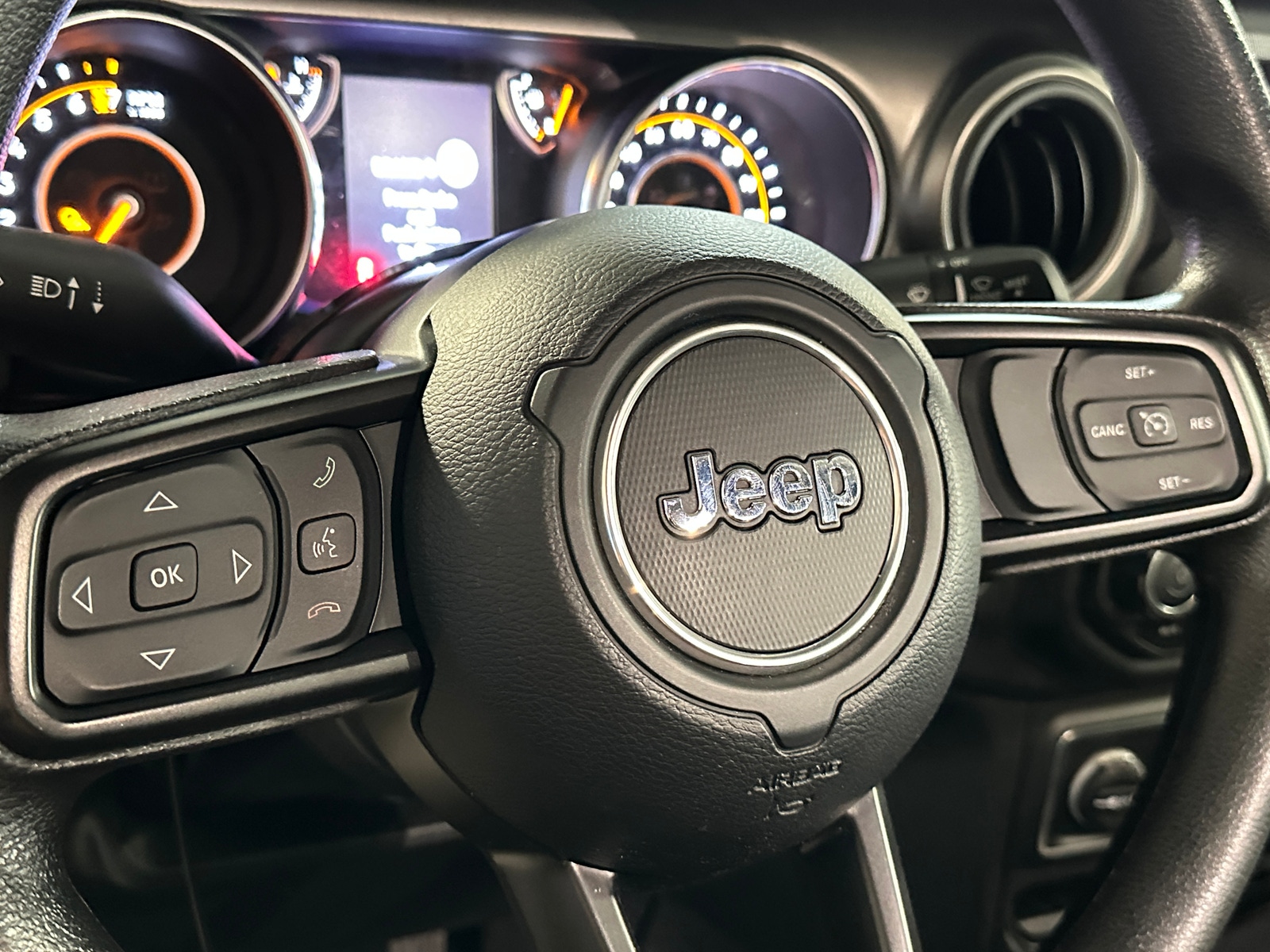 Thumbnail: 2023 Jeep Gladiator - 5